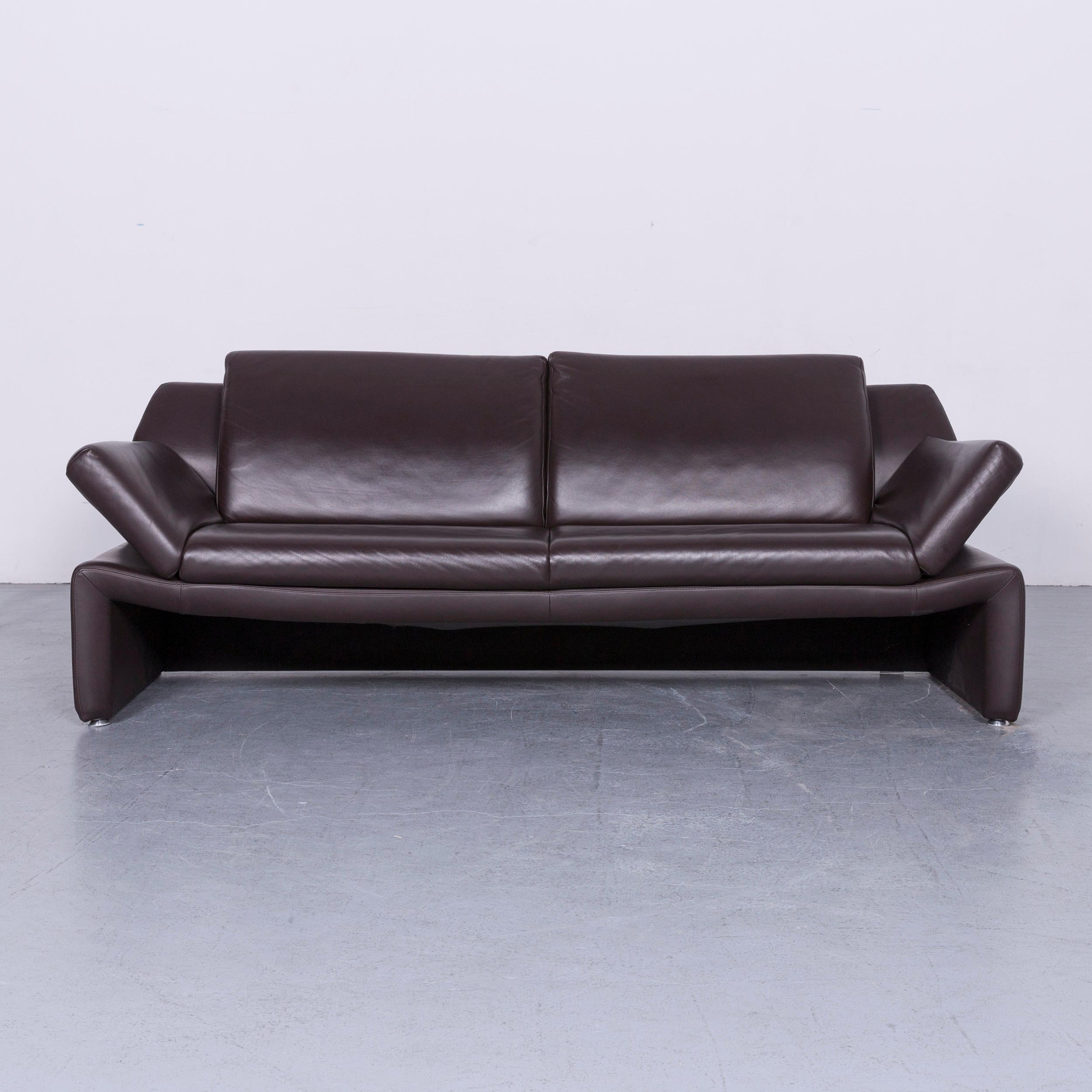 We bring to you a Laauser designer leather sofa brown three-seat couch.