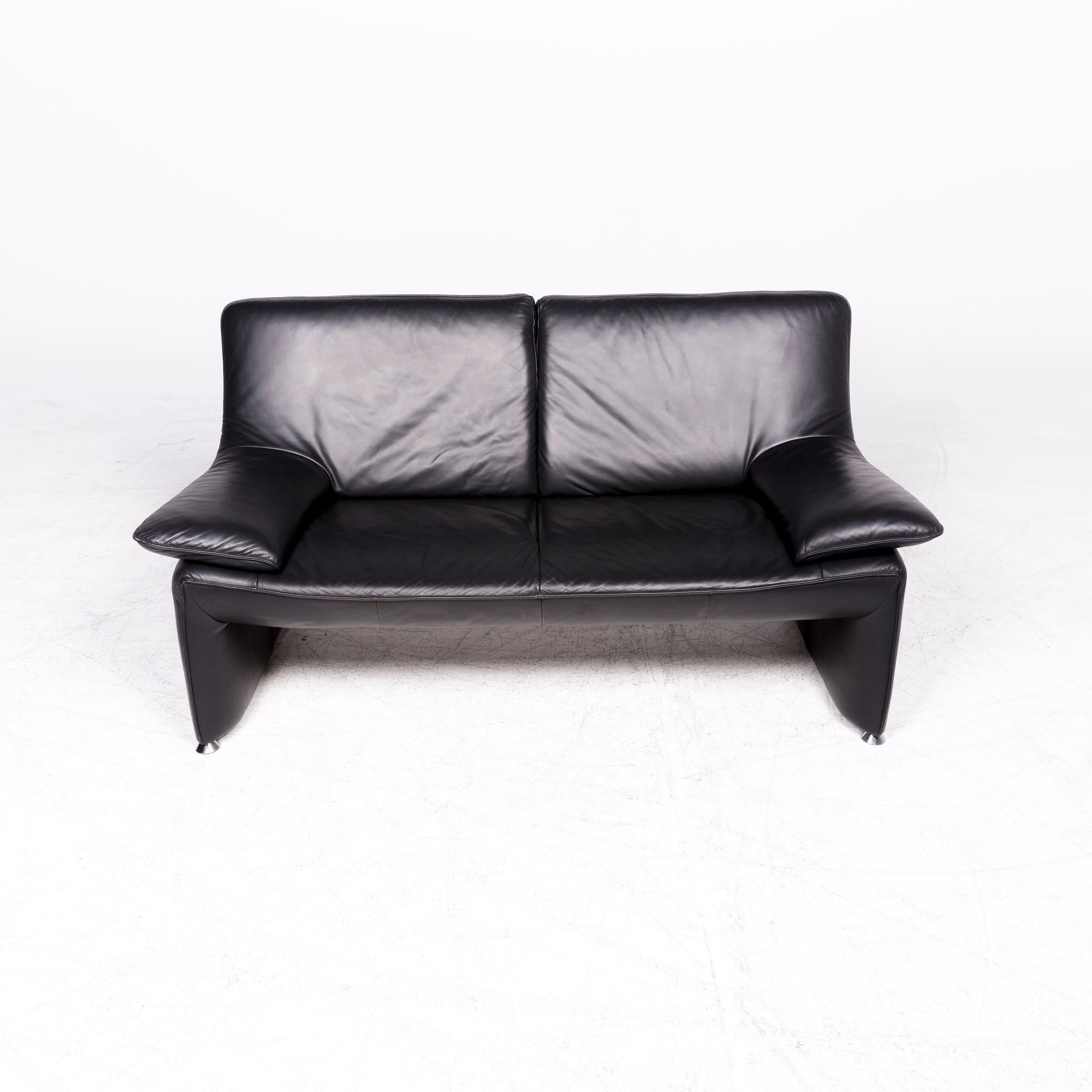 Laauser Flair Designer-Leder-Sofa mit zwei Sitzen aus schwarzem echtem Leder (21. Jahrhundert und zeitgenössisch)