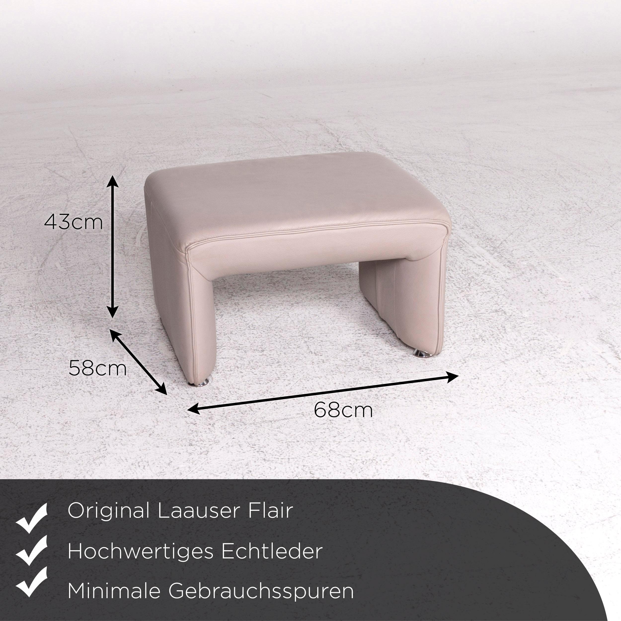 We bring to you a Laauser flair leather stool gray footstool.

Product measurements in centimeters:

Depth 58
Width 68
Height 43.





 