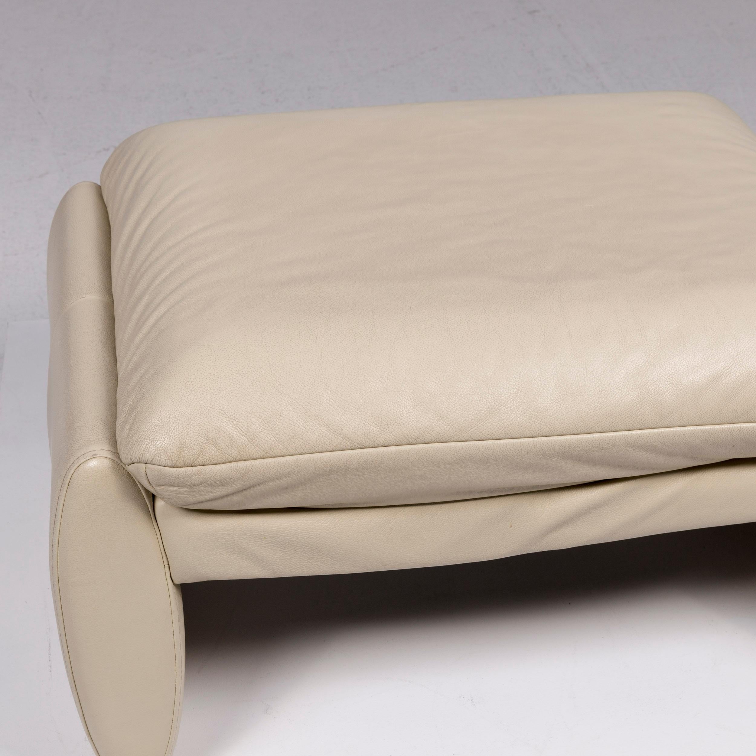 We bring to you a Laauser leather stool cream stool.

Product measurements in centimetres:
 
Depth 55
Width 79
Height 43.





   