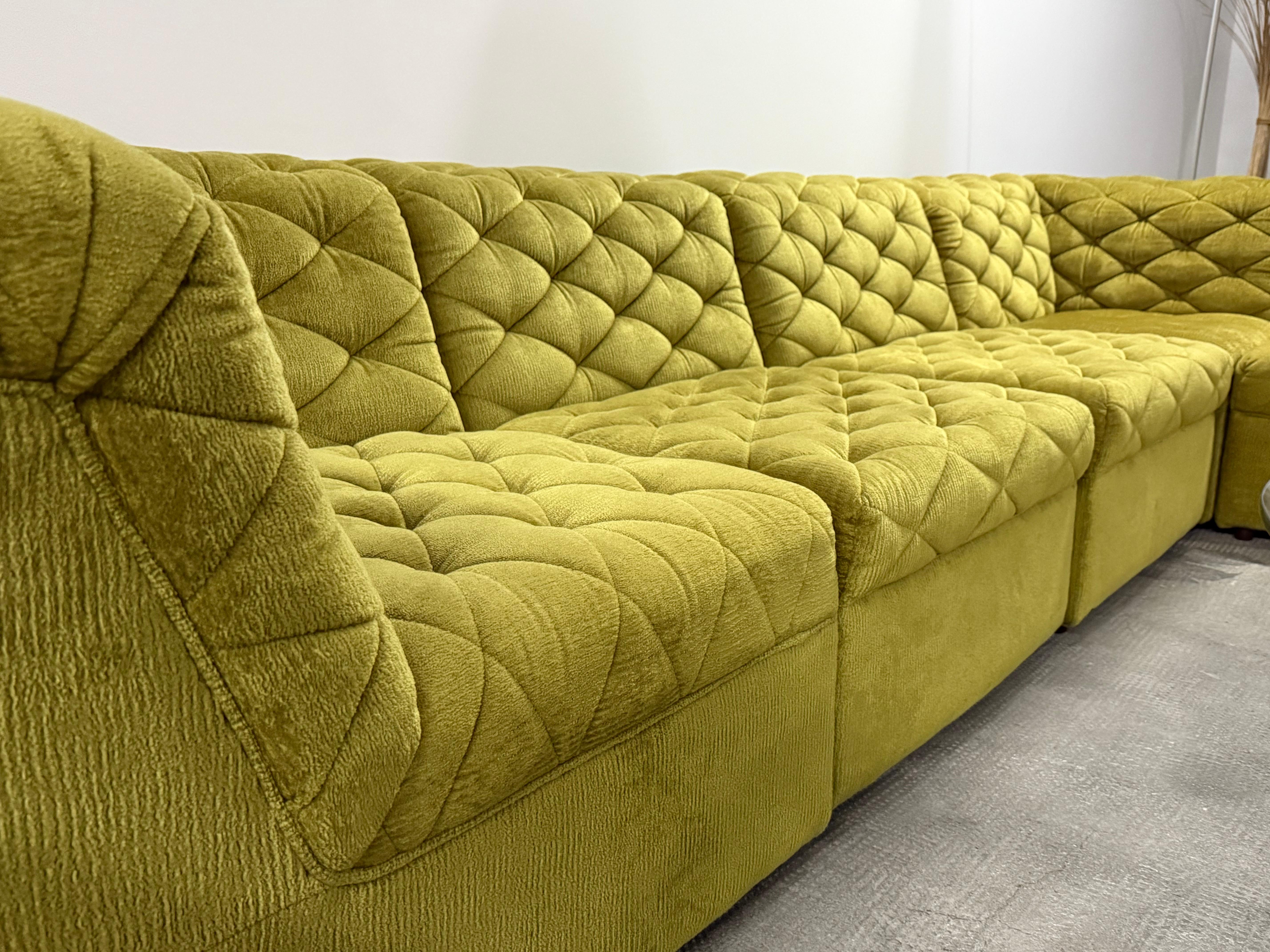 Late 20th Century Laauser Modular Sitzgruppe Sofa Sessel Samt grün gold, Deutschland 1970s