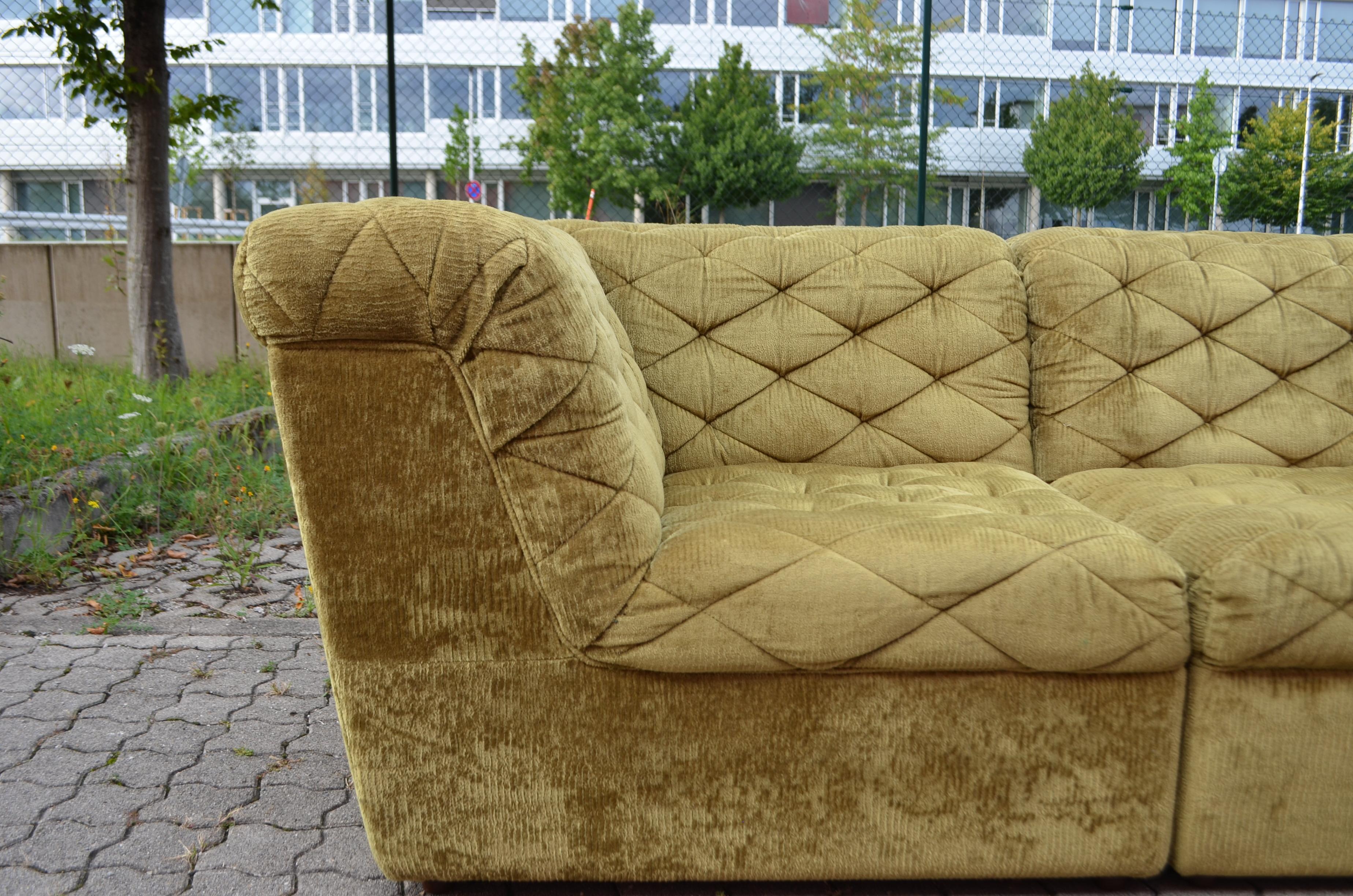 Laauser Vintage Salón Modular Años 70 Terciopelo verde oliva Sofá Seccional en venta 5