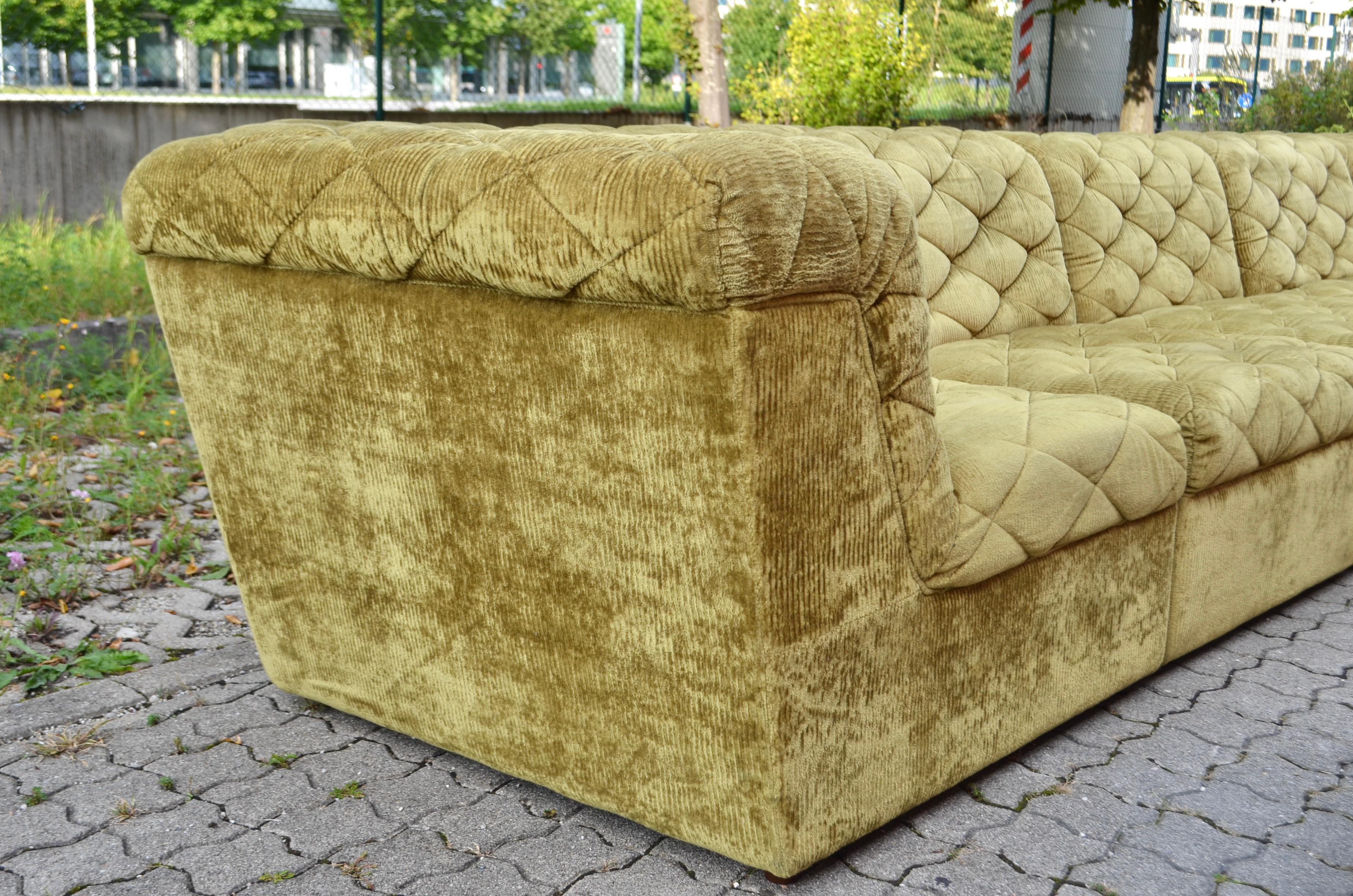 Laauser Vintage Salón Modular Años 70 Terciopelo verde oliva Sofá Seccional en venta 7