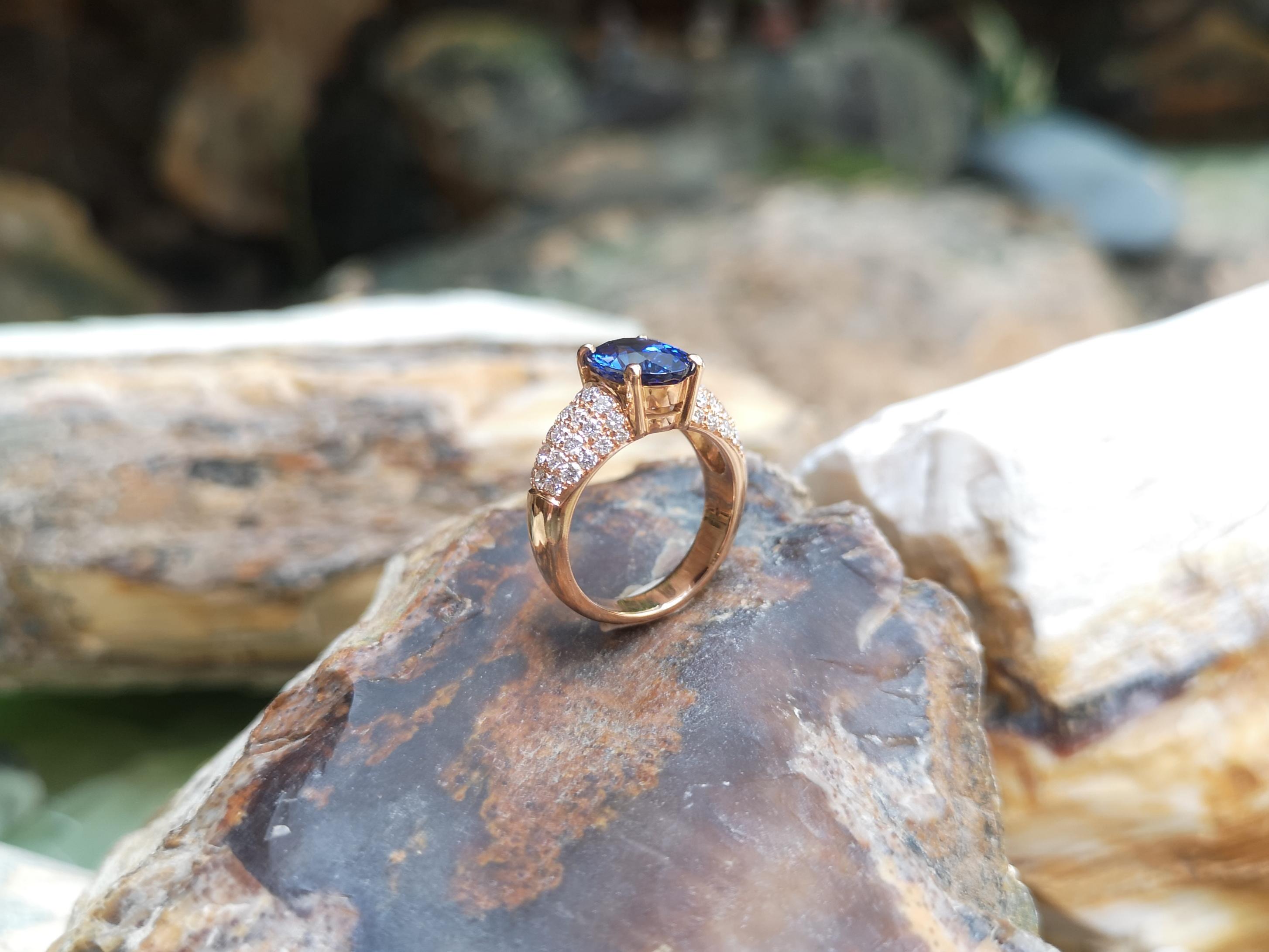 Oval Cut Certified Ceylon Blue Sapphire with Diamond Ring Set in 18 Karat Rose Gold For Sale