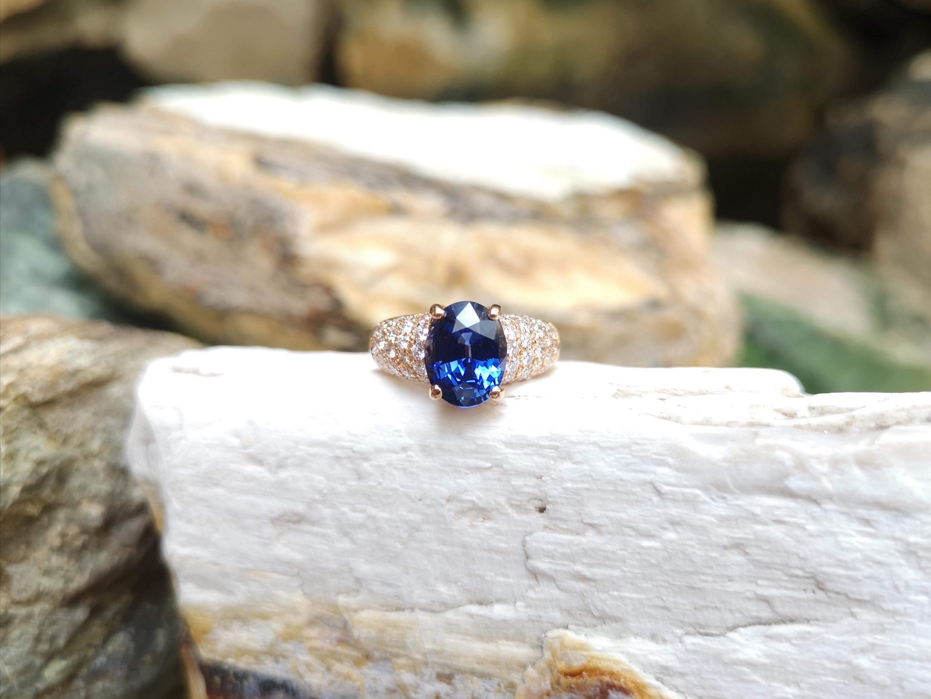 Certified Ceylon Blue Sapphire with Diamond Ring Set in 18 Karat Rose Gold In New Condition For Sale In Bangkok, TH