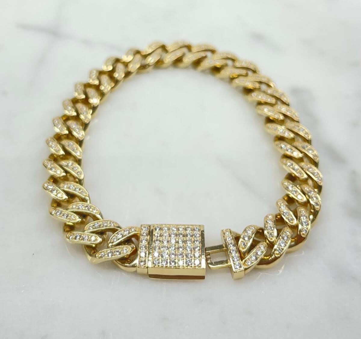 You can't miss with this lab created diamond cuban link bracelet! Whether for yourself or as a gift, it is a amazing piece to have! 