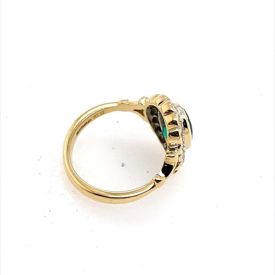 Lab Created Oval 1.77ct Emerald Ring, in 16 Diamonds in 18ct Yellow Gold In Excellent Condition For Sale In London, GB