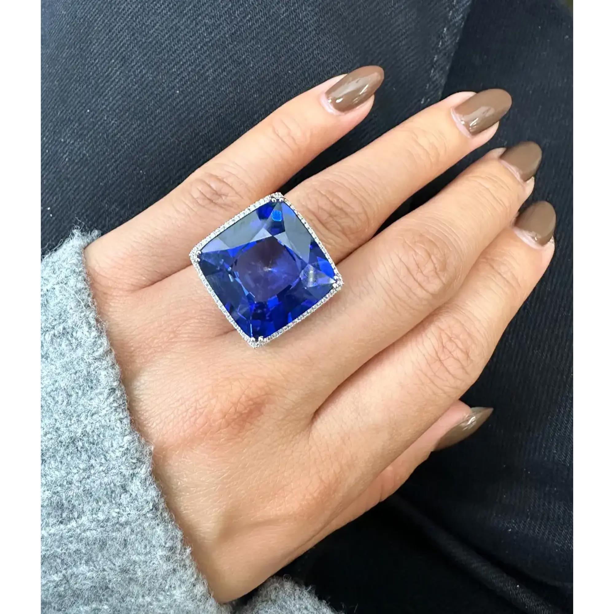 Lab Created Sapphire 44.54Ctw & 0.28ct Diamond Cocktail Ring 18K White Gold 6.5 In Excellent Condition For Sale In New York, NY
