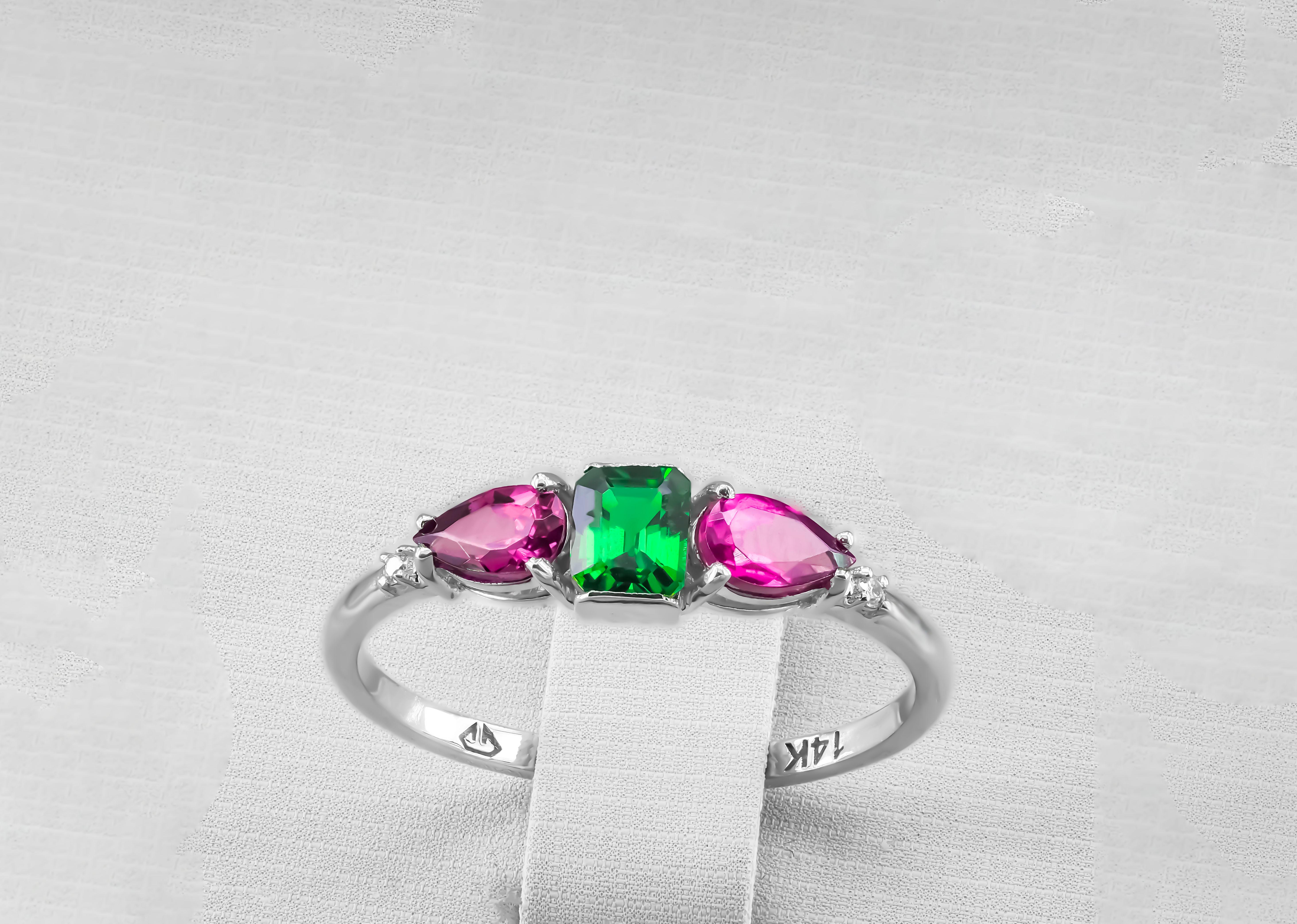 Lab emerald, garnet 14k gold ring. In New Condition In Istanbul, TR