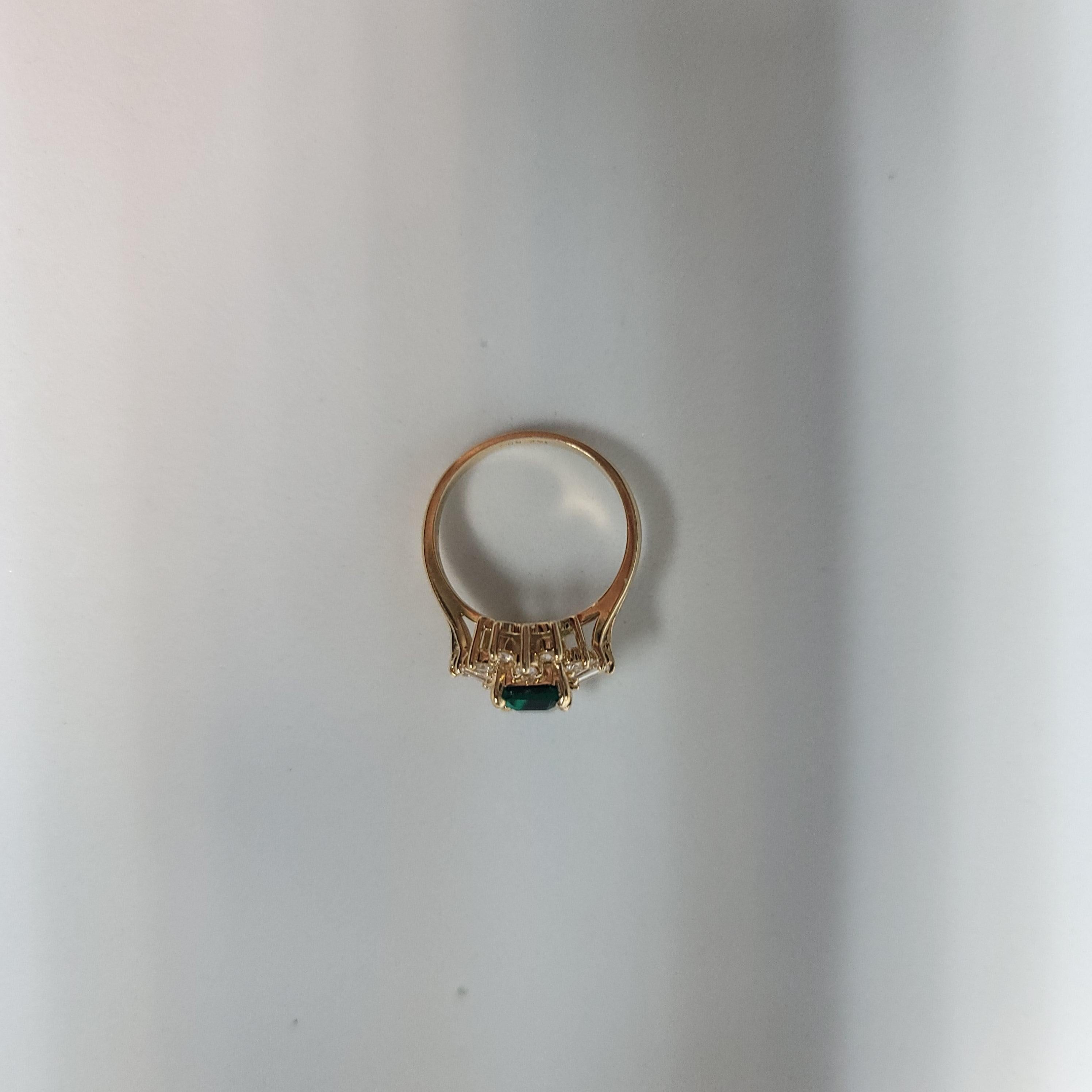 Bague de fiançailles émeraude générée en laboratoire avec halo de diamants Pour femmes en vente