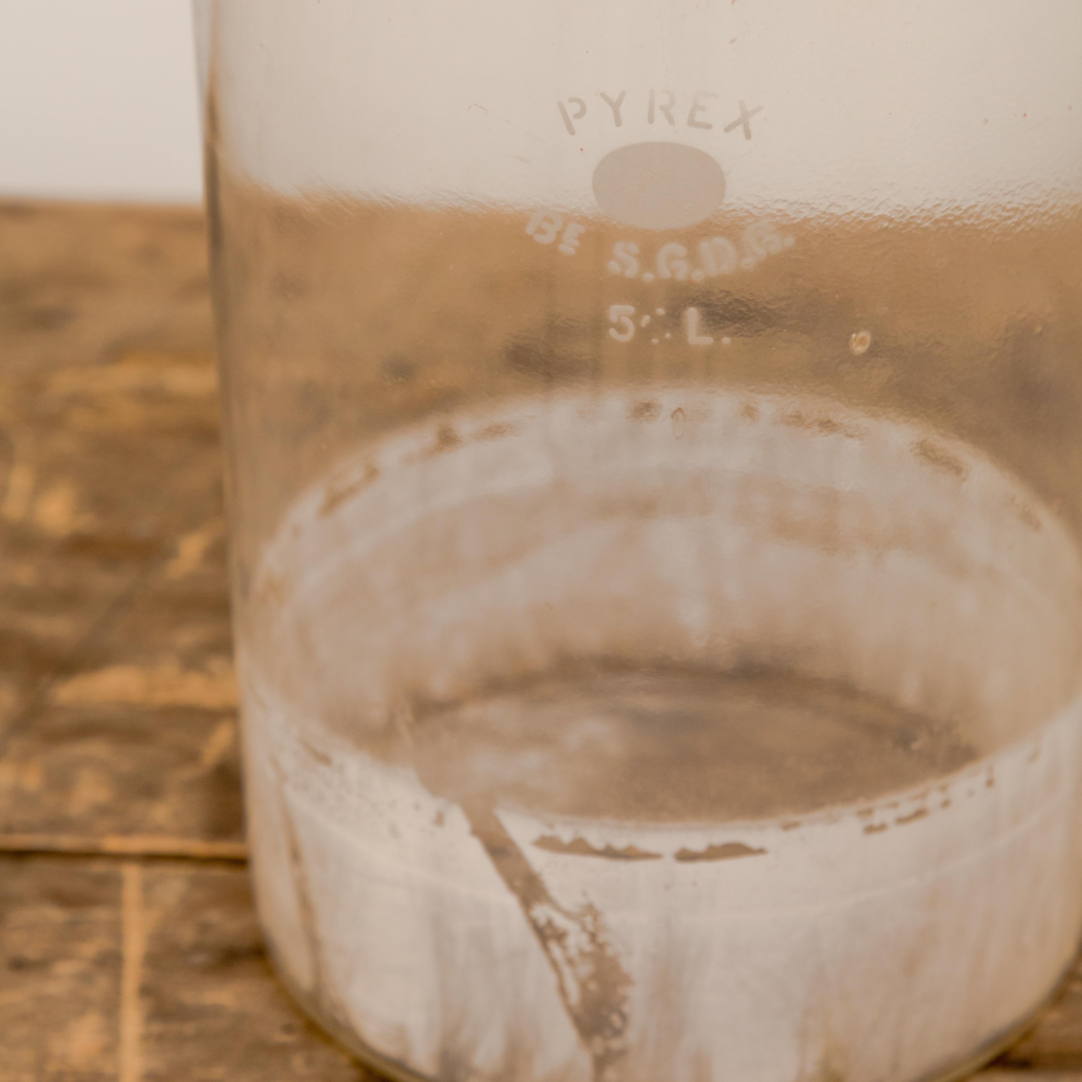 Laborglasgefäß mit Ausguss (Glas) im Angebot