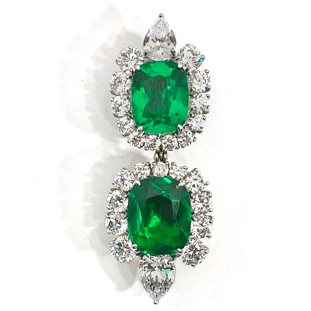 Harry Winston Style Lab Grown Diamond Emerald Suberb Costume Jewelry Earrings.

Harry Winston Style Large Lab Grown D Grade Diamond Cut Cubic Zirconia Lab Grown Emerald  Chandelier Earrings Costume Jewelry  The most beautiful colour of man-made