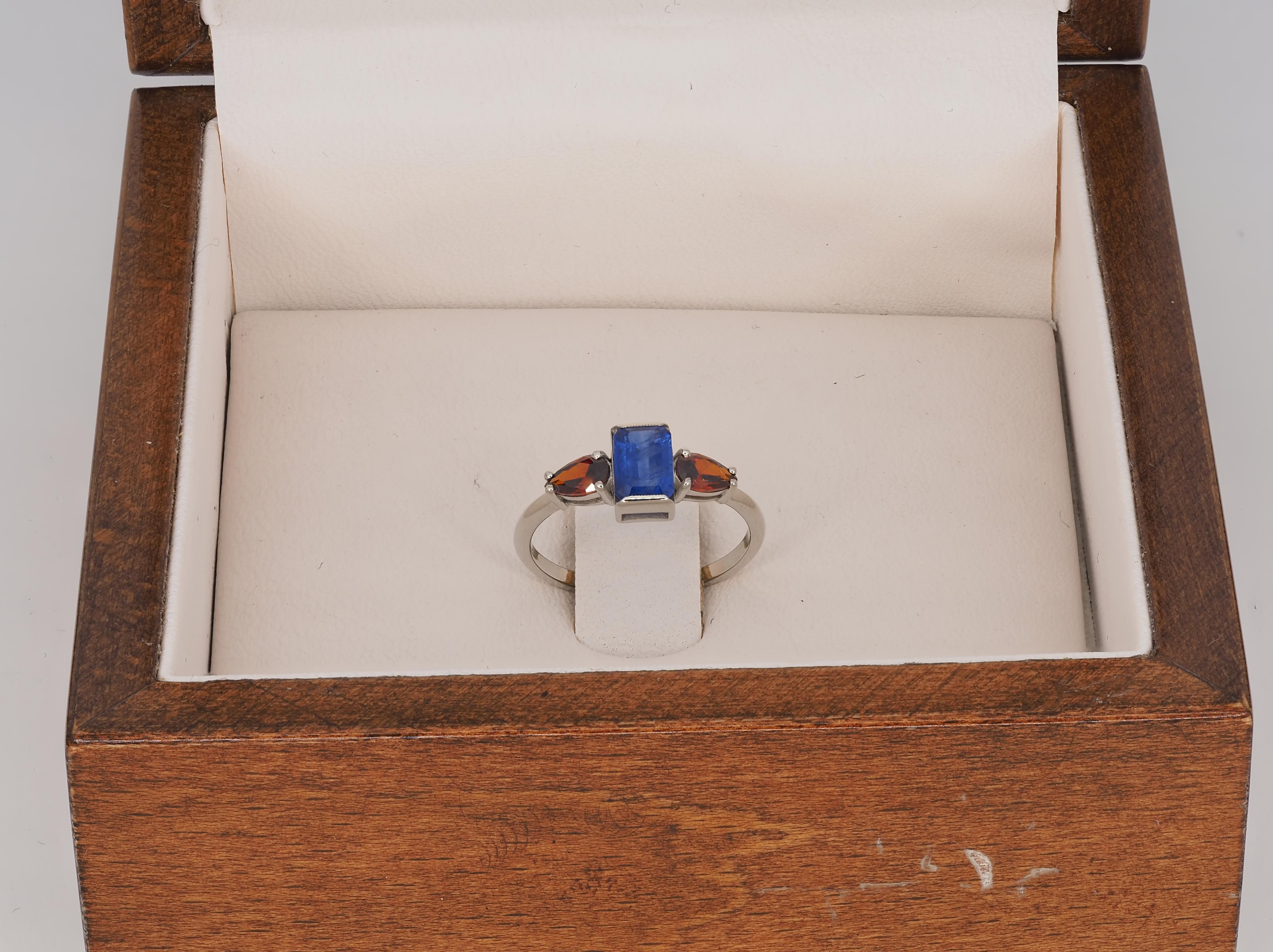 En vente :  Bague en or 14k saphir, grenat 7
