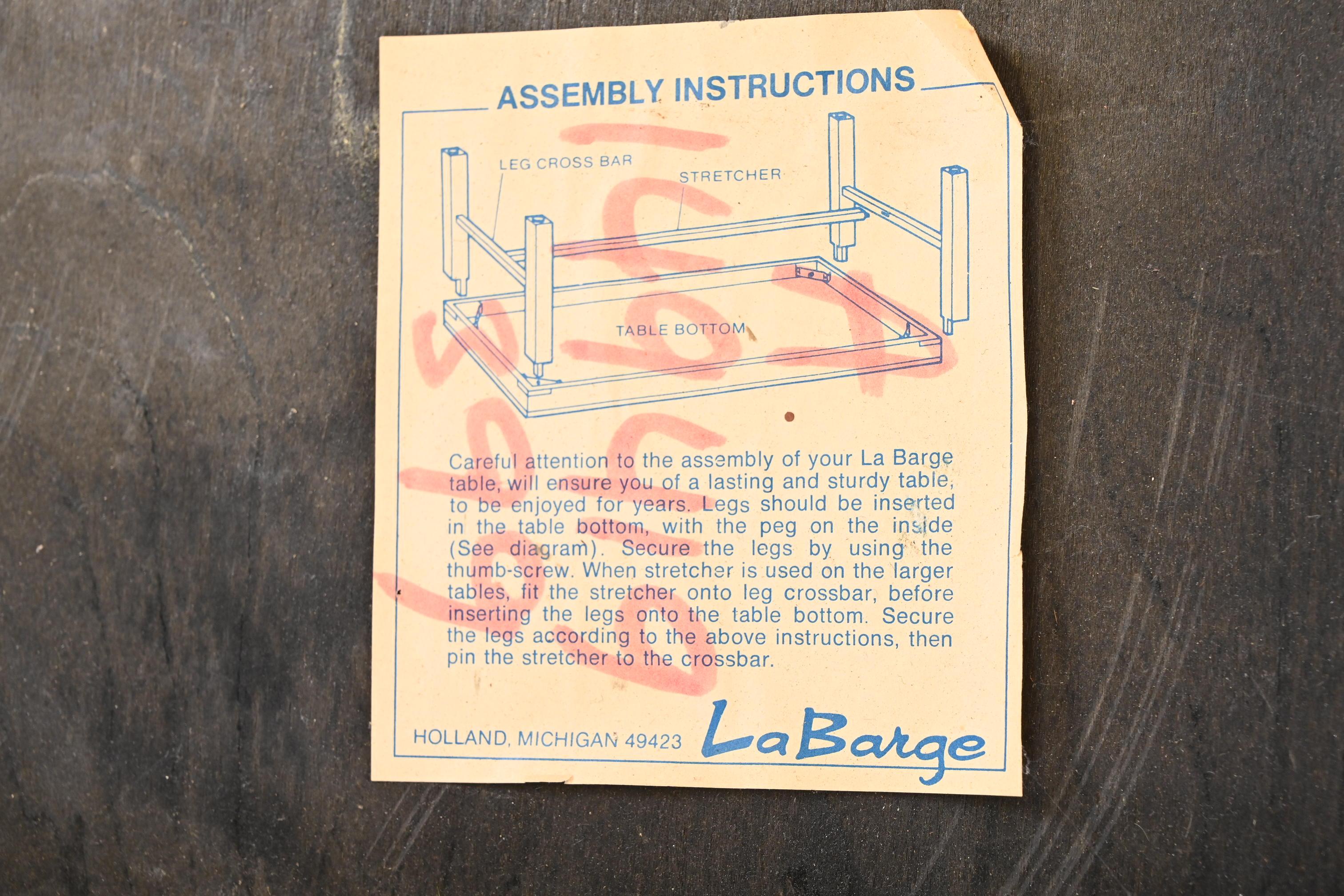 Table basse Labarge Campaign en acajou et laiton avec plateau en carte du Vieux Monde en vente 6