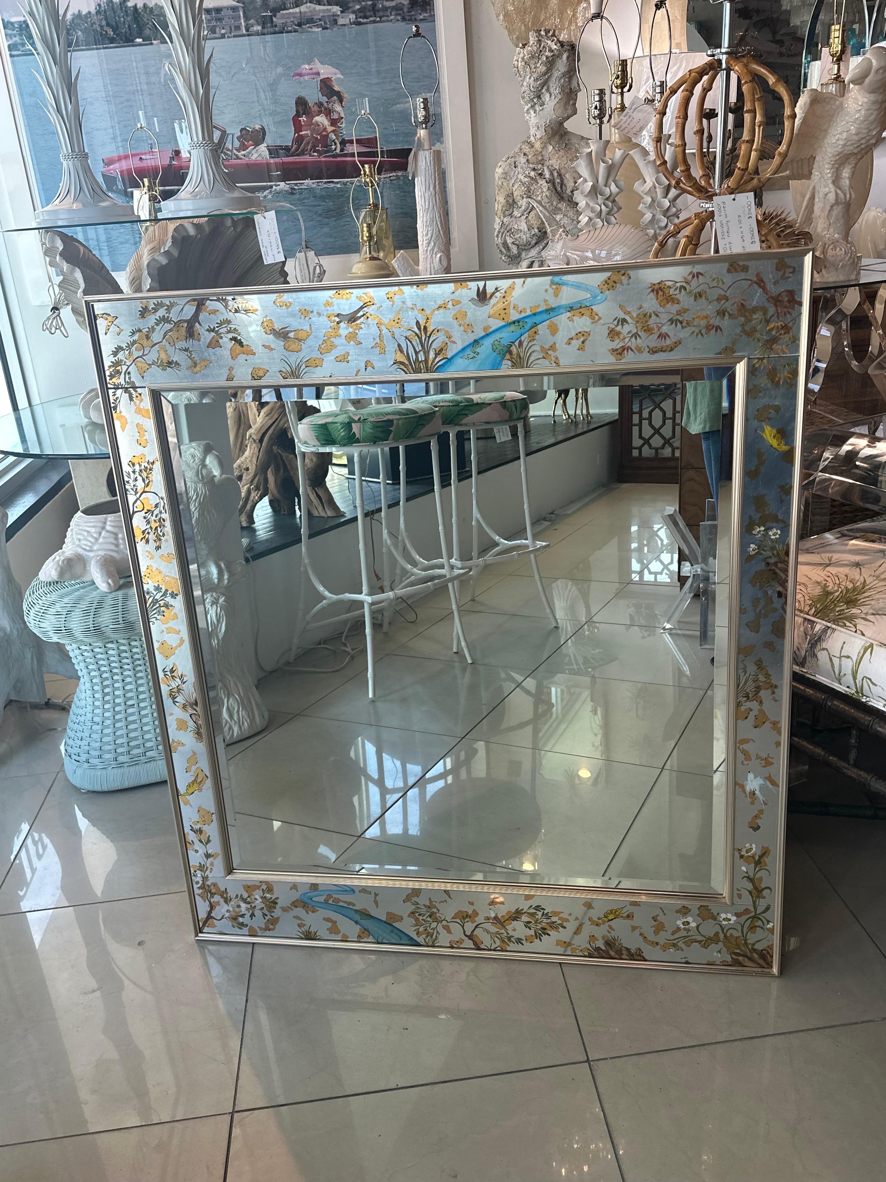 Espejo de Pared LaBarge Eglomise Chinoiserie Hoja de Plata Pintado Pájaro Mariposa en venta 5