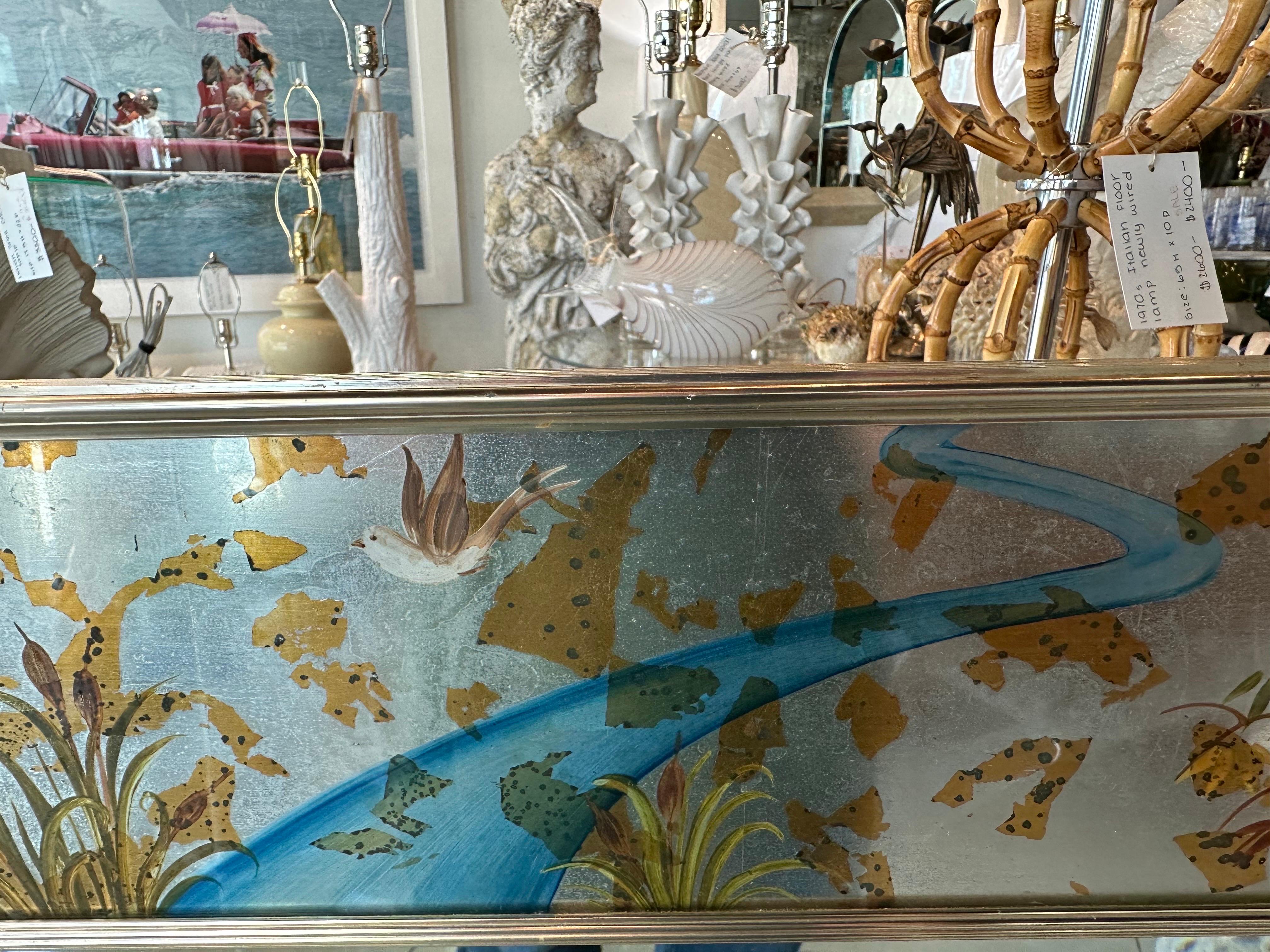 Espejo de Pared LaBarge Eglomise Chinoiserie Hoja de Plata Pintado Pájaro Mariposa en Bueno estado para la venta en West Palm Beach, FL
