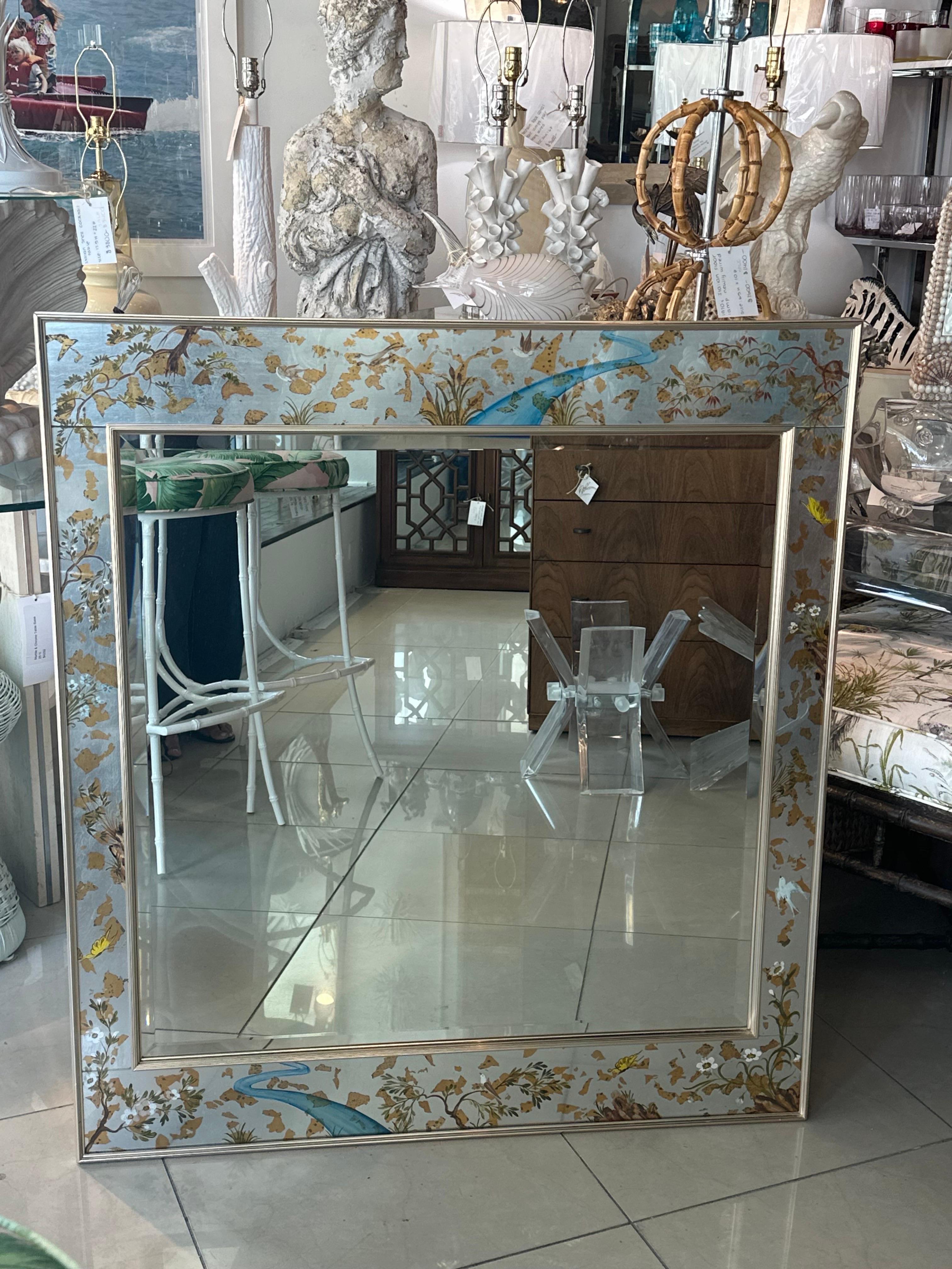 Espejo de Pared LaBarge Eglomise Chinoiserie Hoja de Plata Pintado Pájaro Mariposa en venta 2