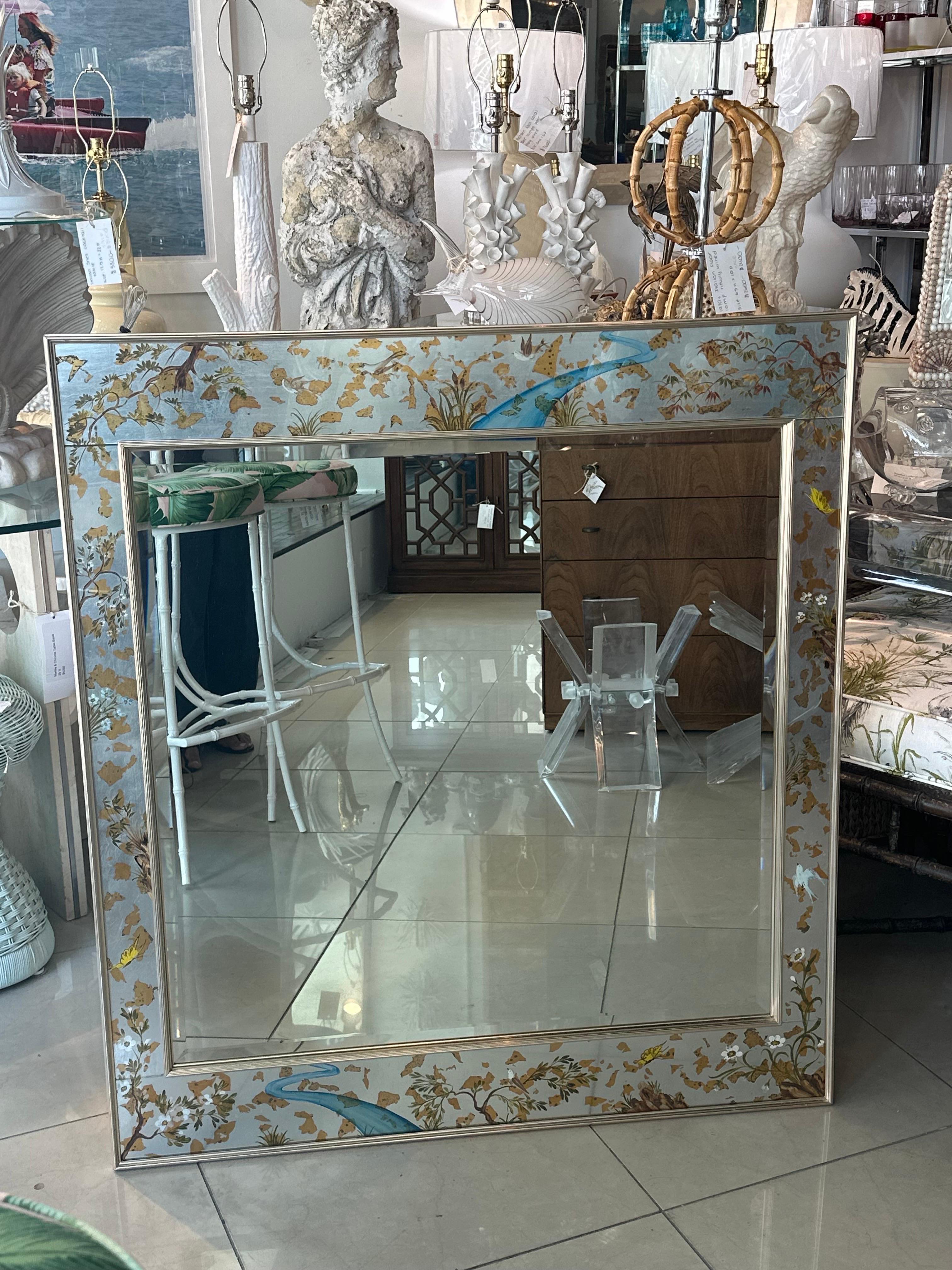Espejo de Pared LaBarge Eglomise Chinoiserie Hoja de Plata Pintado Pájaro Mariposa en venta 3