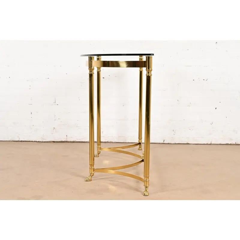 Mesa consola Labarge Hollywood Regency de latón con patas en forma de cascos, circa años 60 en venta 6