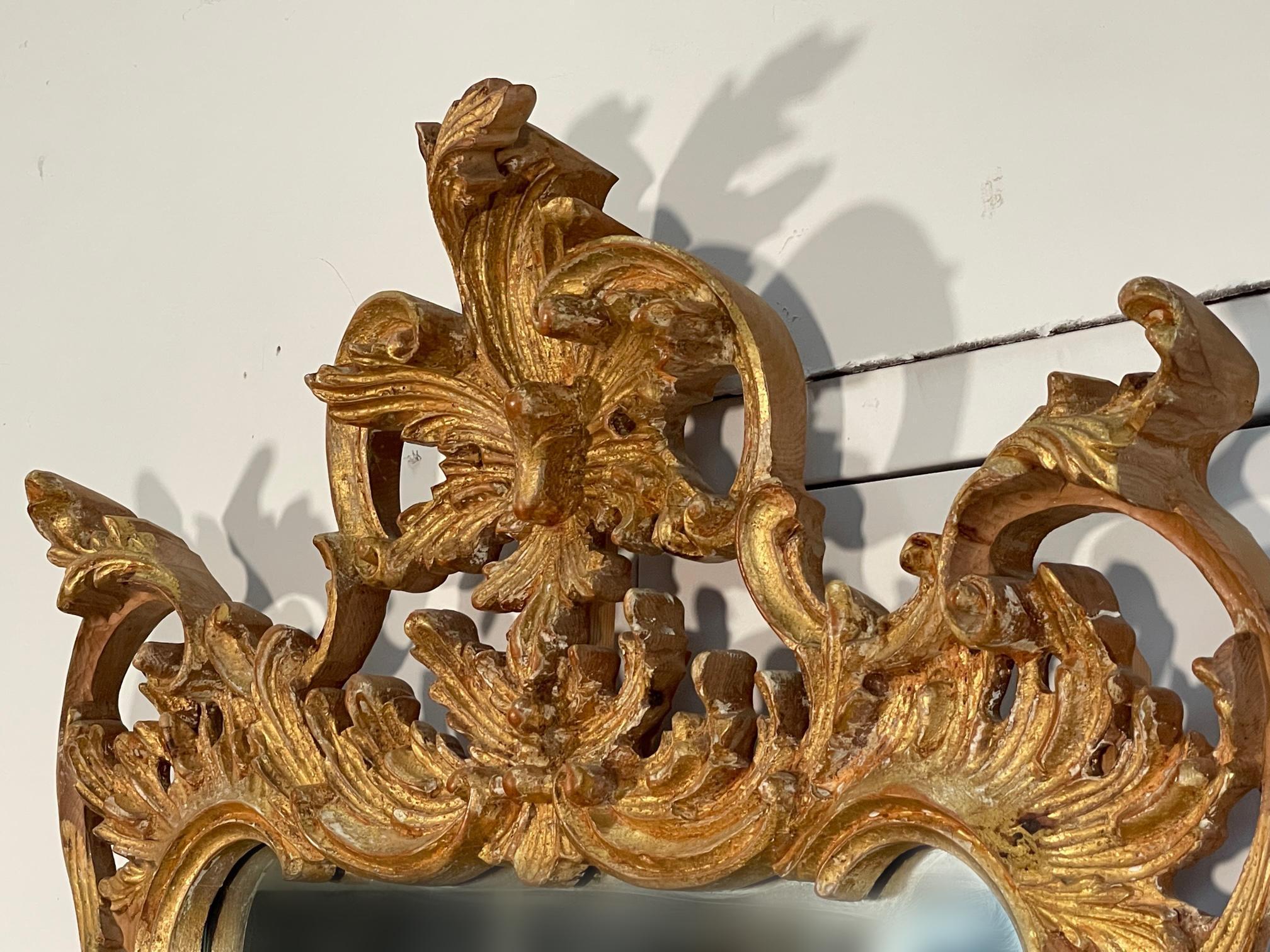Miroir mural console en bois doré italien Pierce sculpté en vente 1