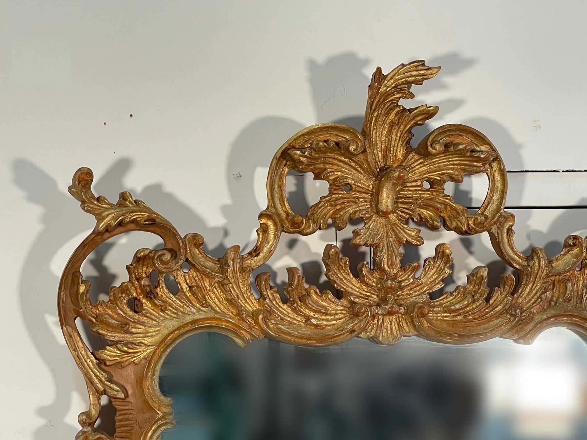 Miroir mural console en bois doré italien Pierce sculpté en vente 2