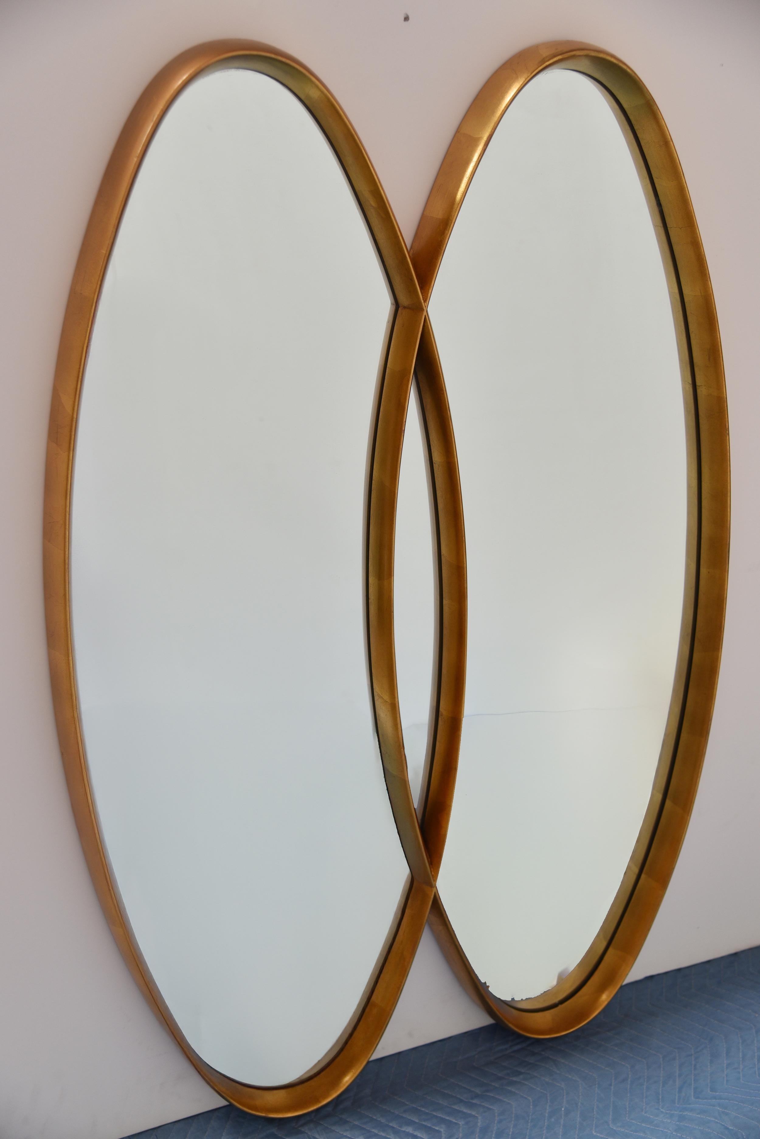 LaBarge Interlocking Mirrors – Mid-Century Glamour

LaBarge, the esteemed American furniture maker celebrated for its handcrafted elegance, brings timeless sophistication to any interior. Best known for its artisan mirrors and refined glass-top