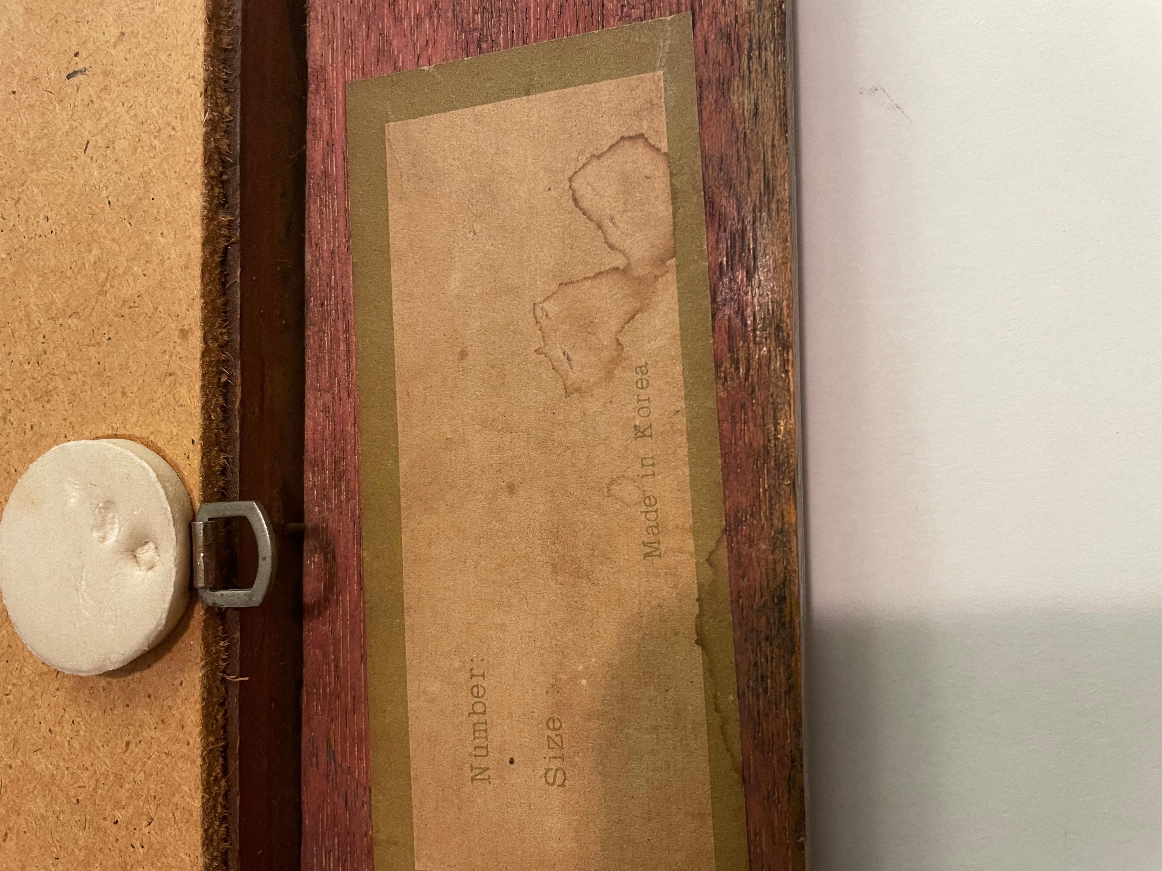 Espejo pequeño de madera dorada LaBarge en Bueno estado para la venta en Winnetka, IL