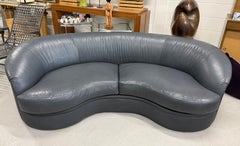 Etiquetado Sofá de piel gris de los años 80 atribuido a Vladimir Kagan