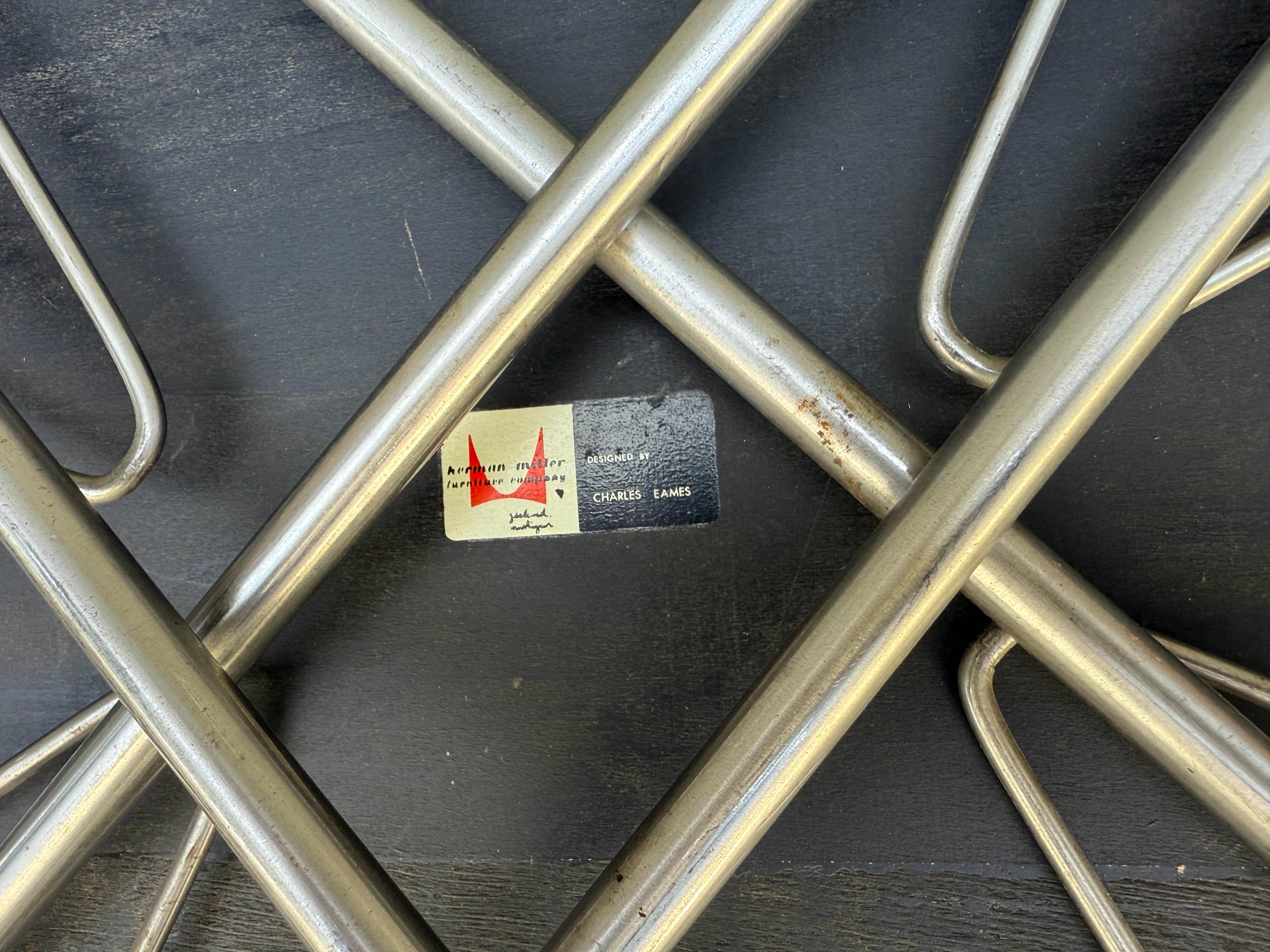 Table d'appoint Eames IT-1 labellisée pour Herman Miller, années 1950 en vente 2