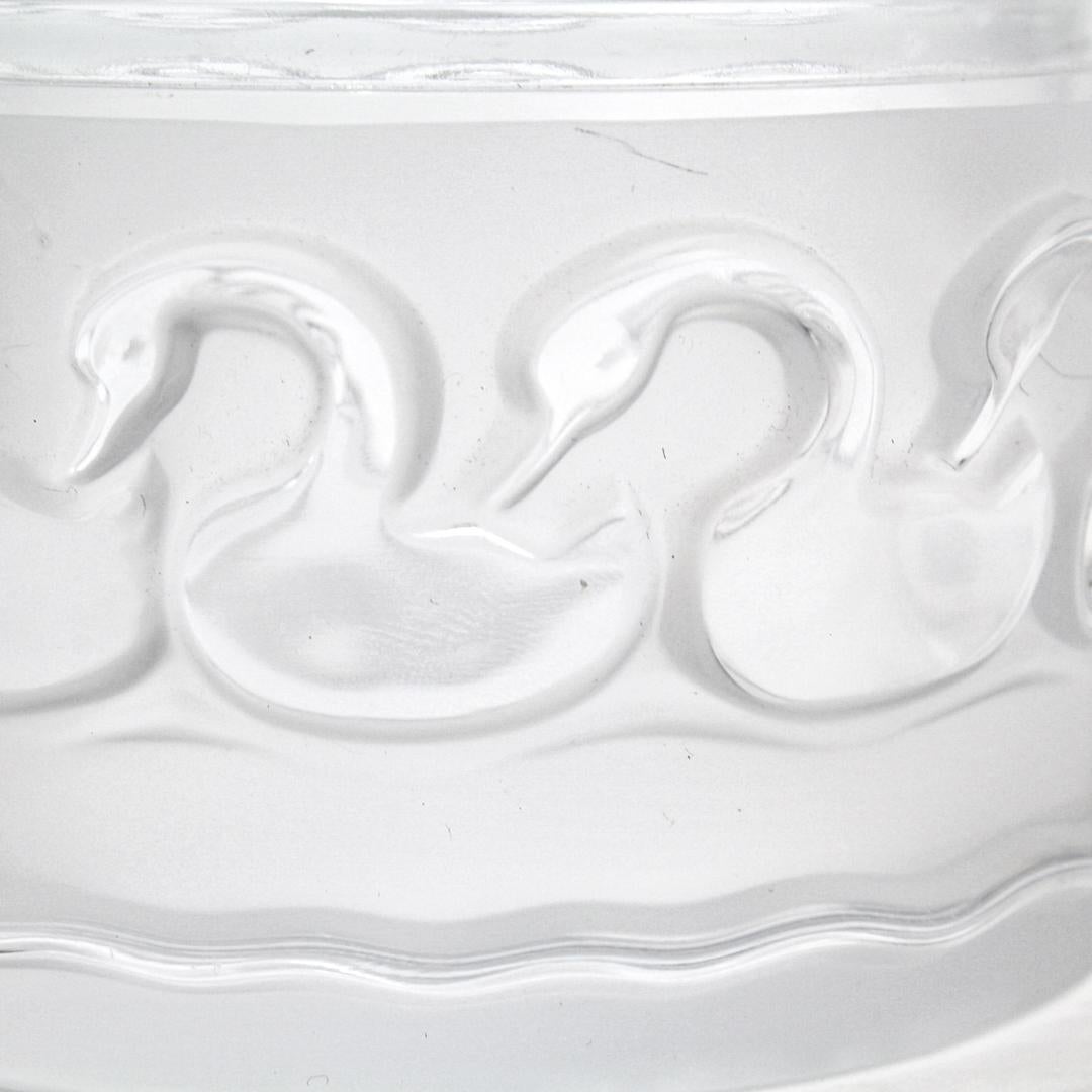 Labeled Lalique Crystal Swans Covered Box In Good Condition For Sale In Philadelphia, PA