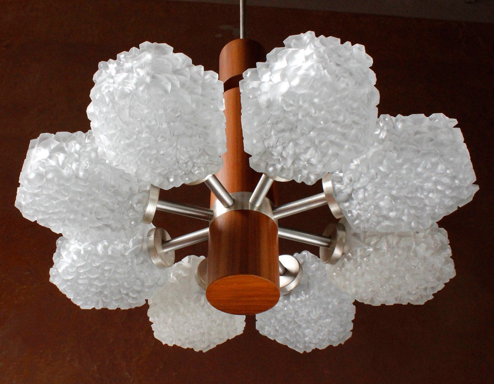 TEMDE MINIMALISTIC TEAK & MOULDED GLASS CHANDELIER, GERMANY 1960s WITH 8 LIGHTS (+ 1 SHADE FOR RESERVE, E14) 

DIAMETER 19,5