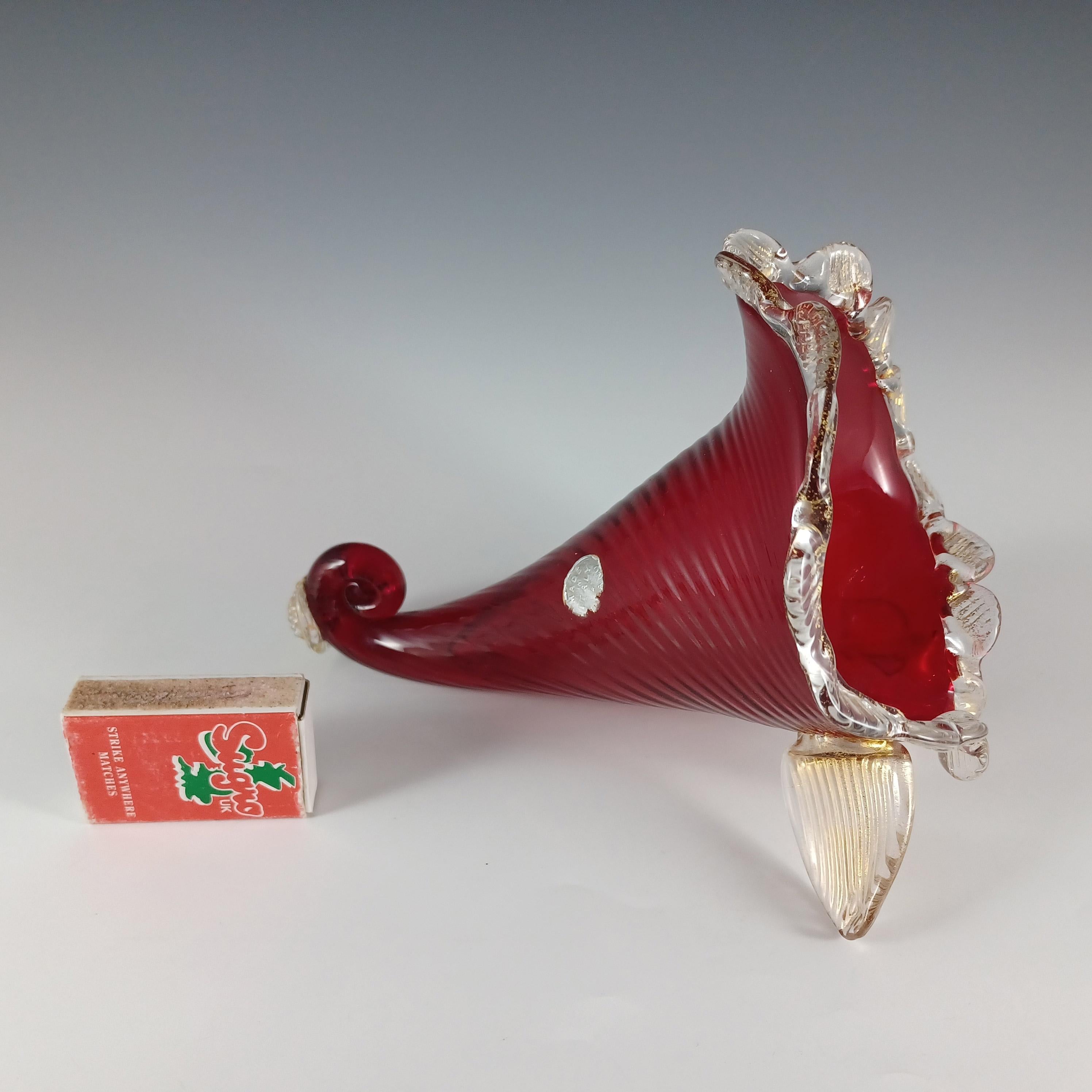 LABELED AVEM Murano Rot & Blattgold Glas Füllhorn Vase im Angebot 4