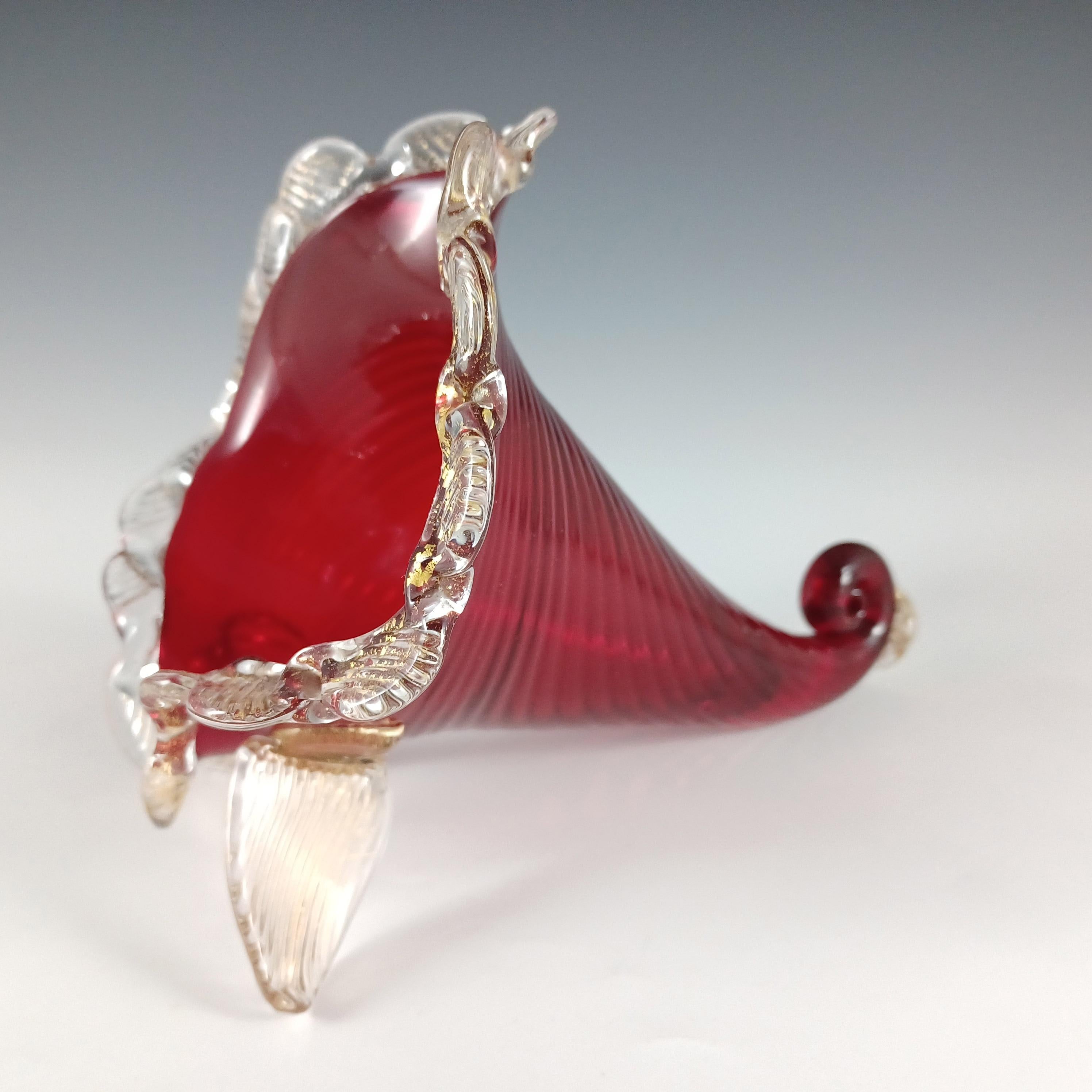 LABELED AVEM Murano Rot & Blattgold Glas Füllhorn Vase im Zustand „Gut“ im Angebot in Bolton, GB