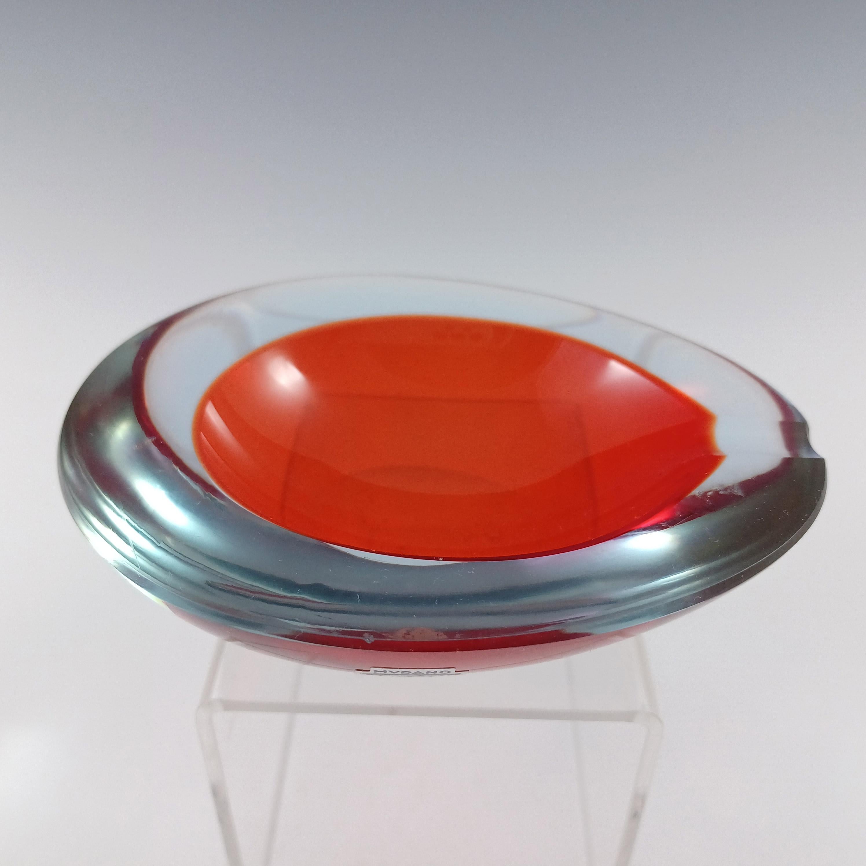 ETIQUETADO Cuenco geoda de cristal de Murano rojo y neodimio de Cenedese mediados del siglo XX en venta