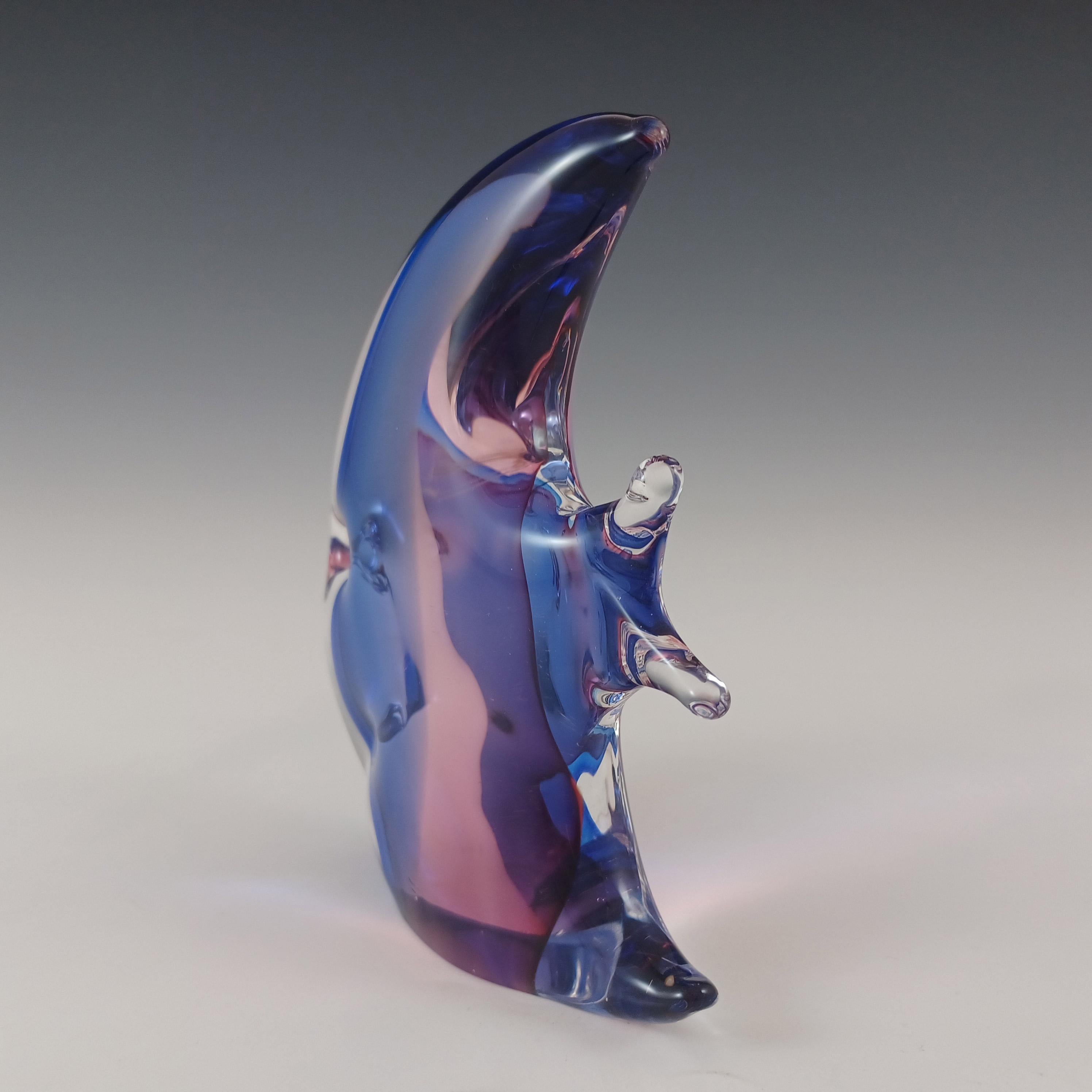 XX secolo Oball Oball Scultura di pesce in vetro blu e rosa di Murano etichettato in vendita