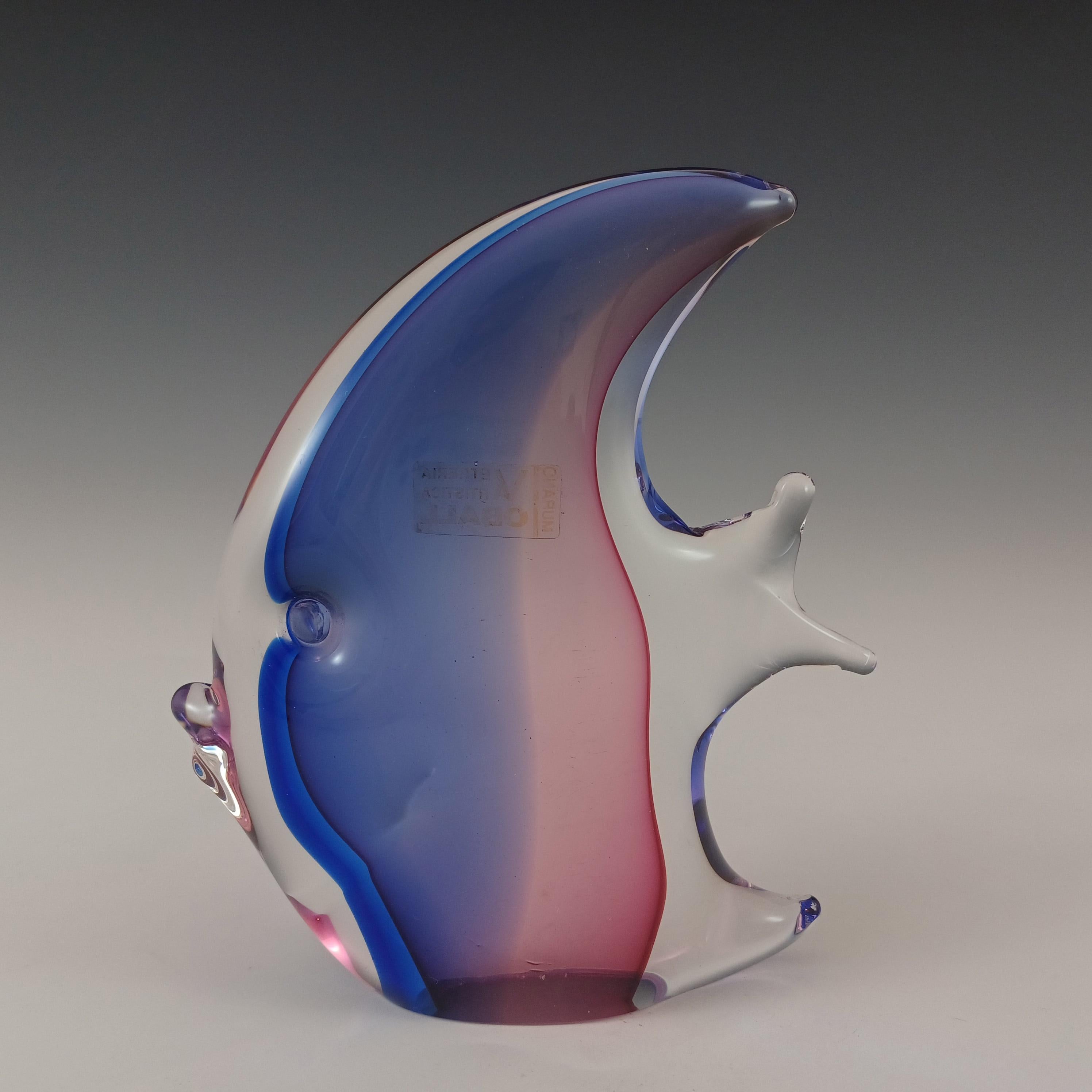 Vetro Oball Oball Scultura di pesce in vetro blu e rosa di Murano etichettato in vendita