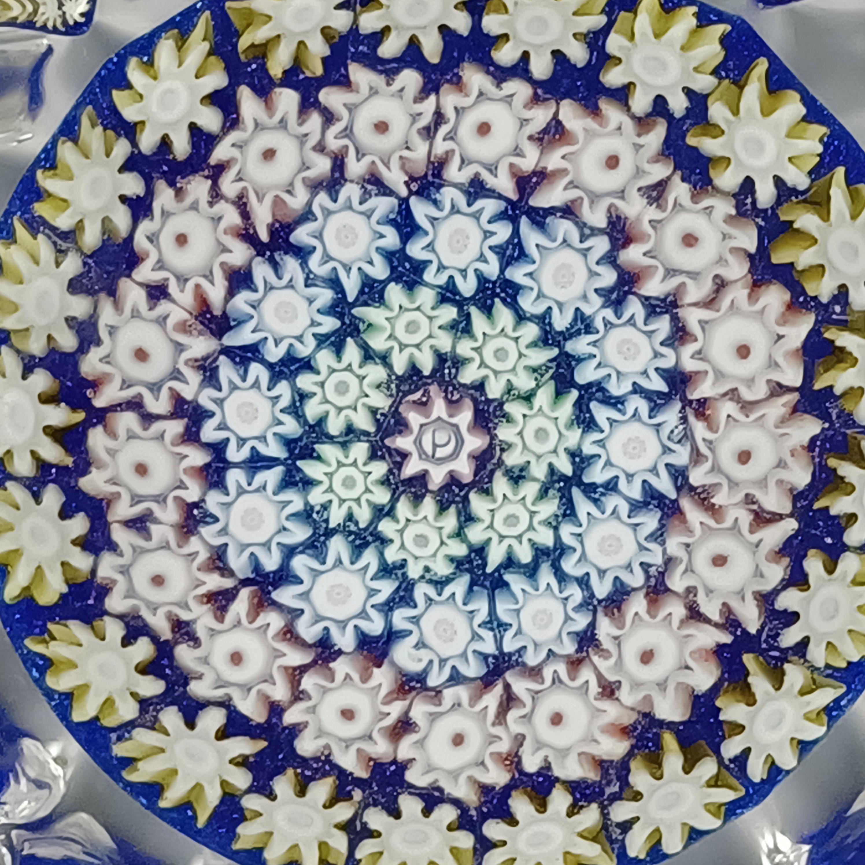 Presse-papiers Millefiori Star en verre bleu du Perthshire LABELLED Bon état à Bolton, GB