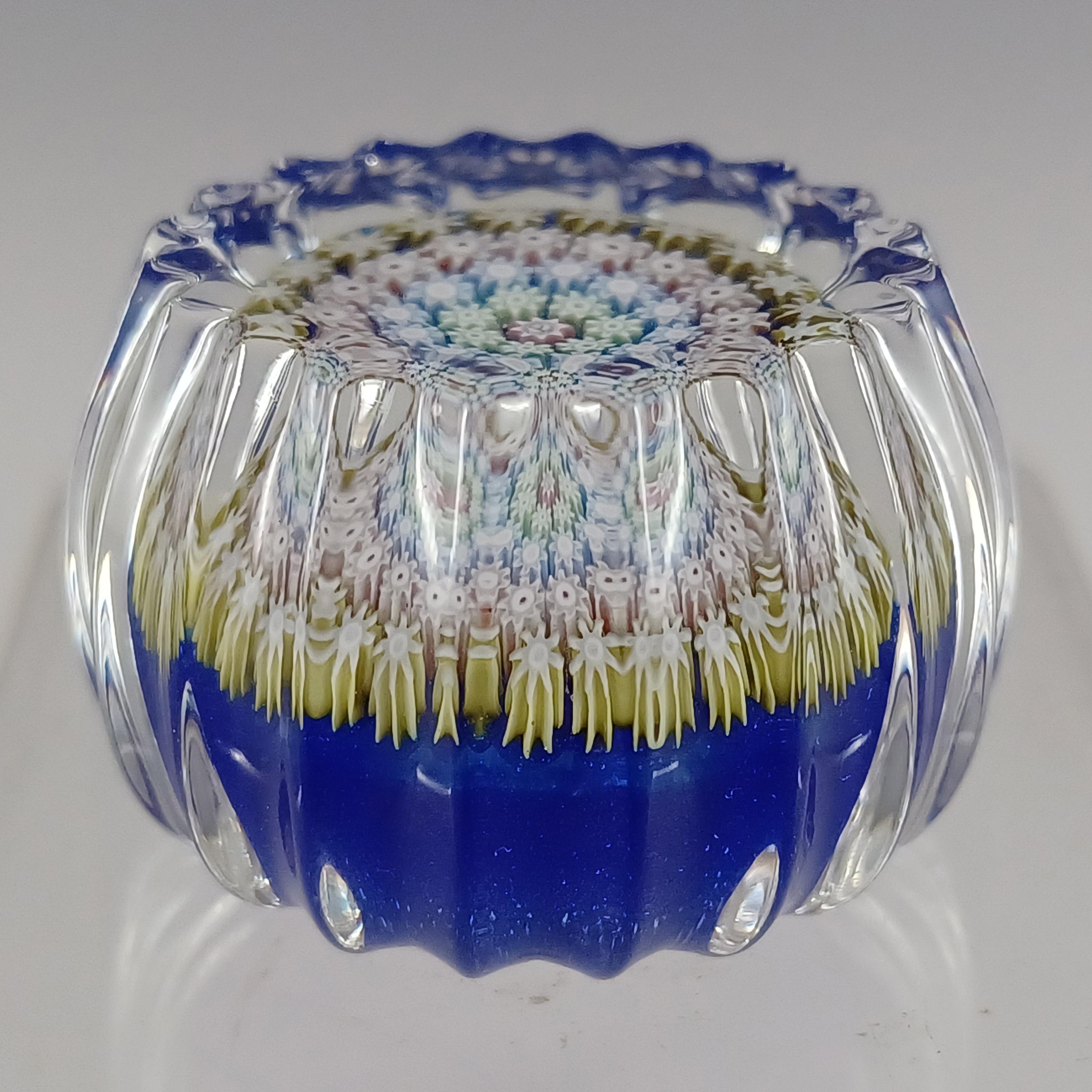 Fin du 20e siècle Presse-papiers Millefiori Star en verre bleu du Perthshire LABELLED