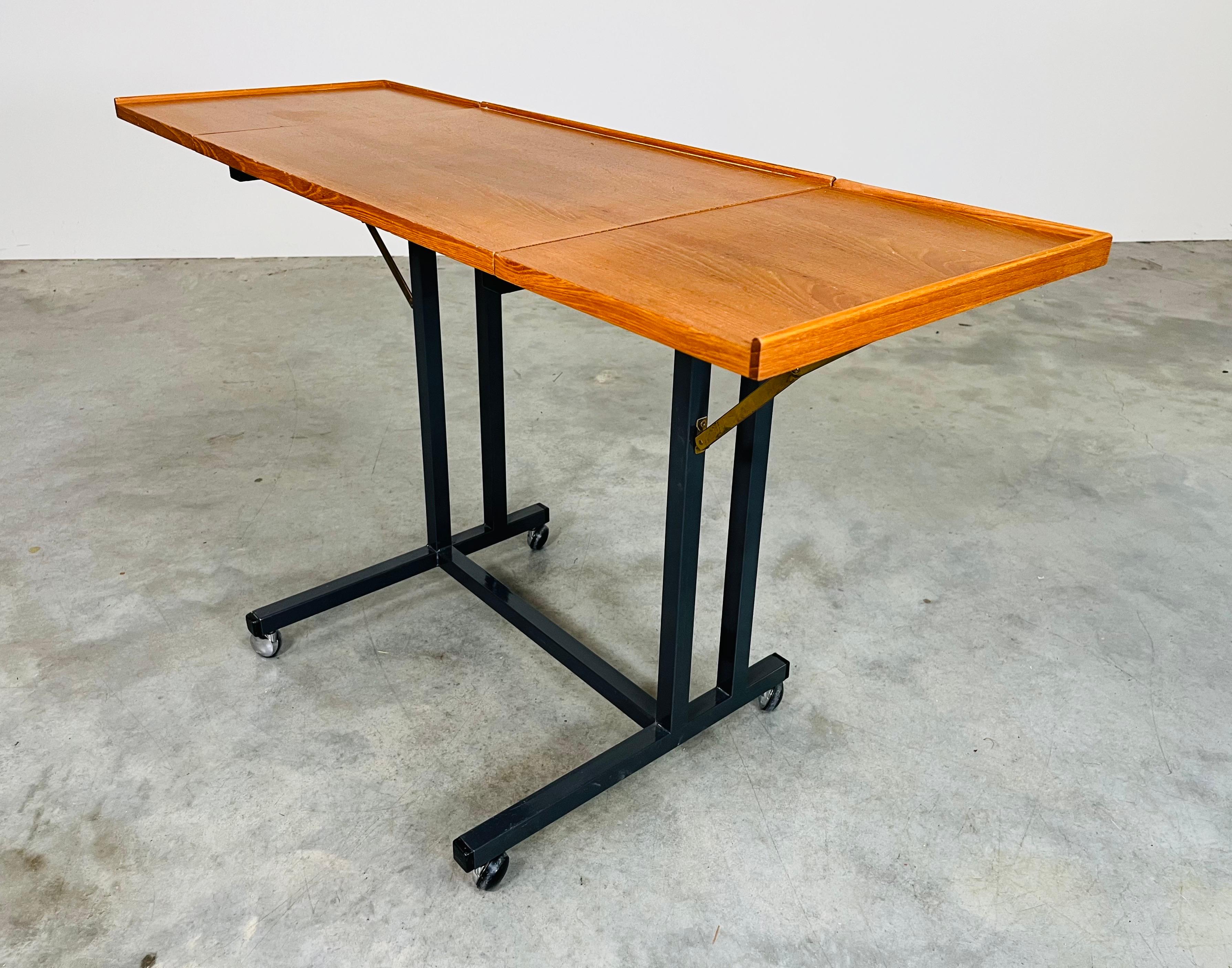 AMBLER Teck, serveur à abattant, chariot à plateaux, Danish Modern - Danemark Circa 1970 en vente 3