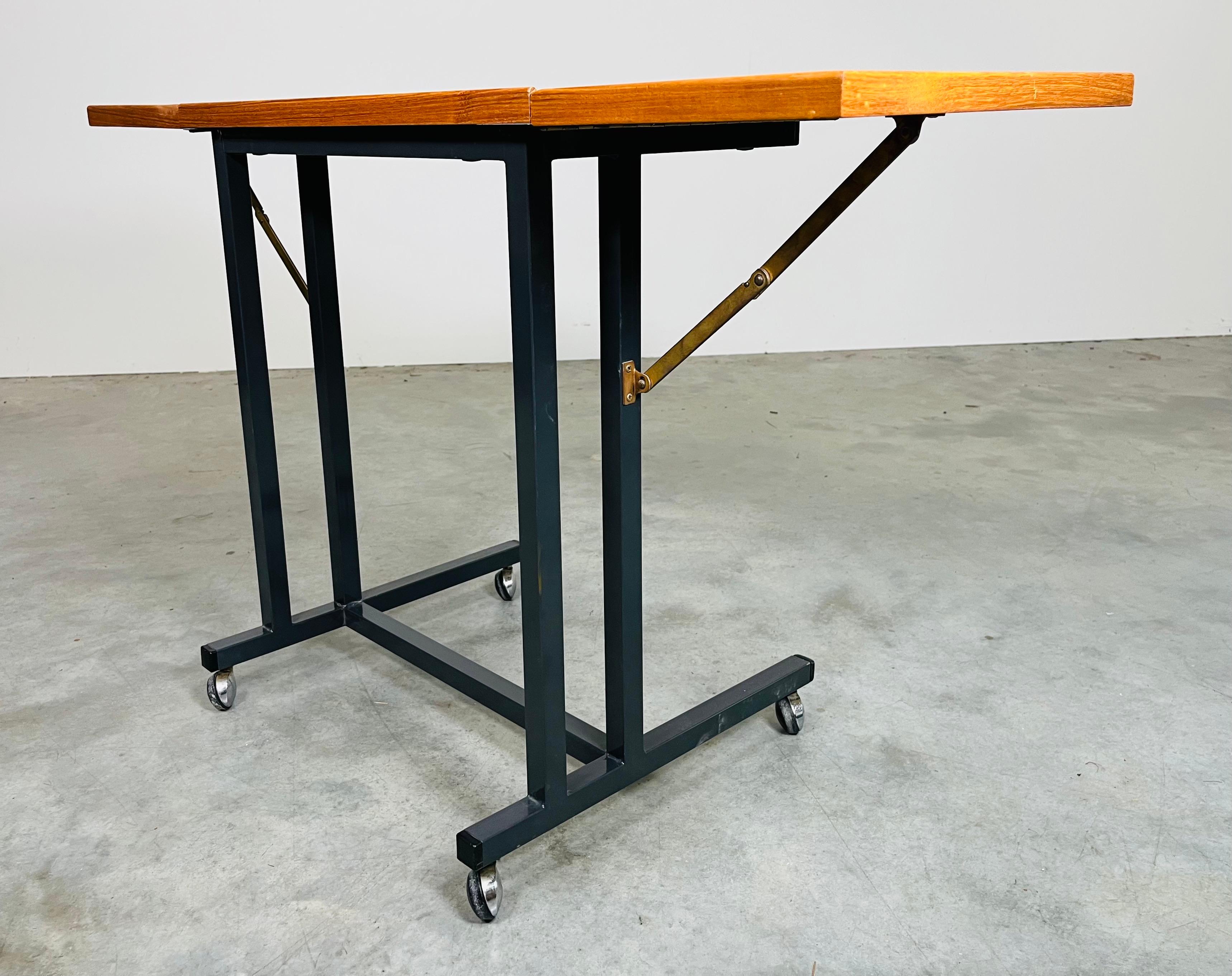 AMBLER Teck, serveur à abattant, chariot à plateaux, Danish Modern - Danemark Circa 1970 en vente 5