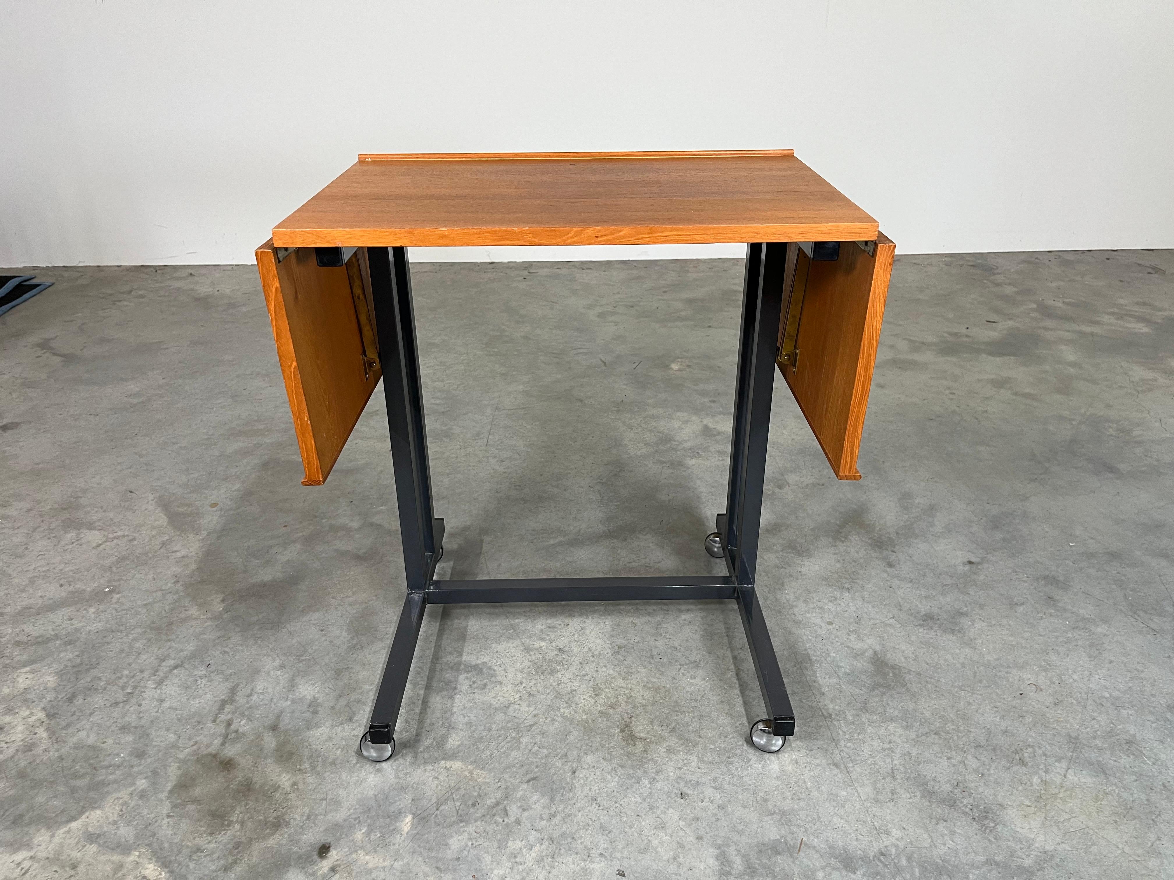 Danois AMBLER Teck, serveur à abattant, chariot à plateaux, Danish Modern - Danemark Circa 1970 en vente