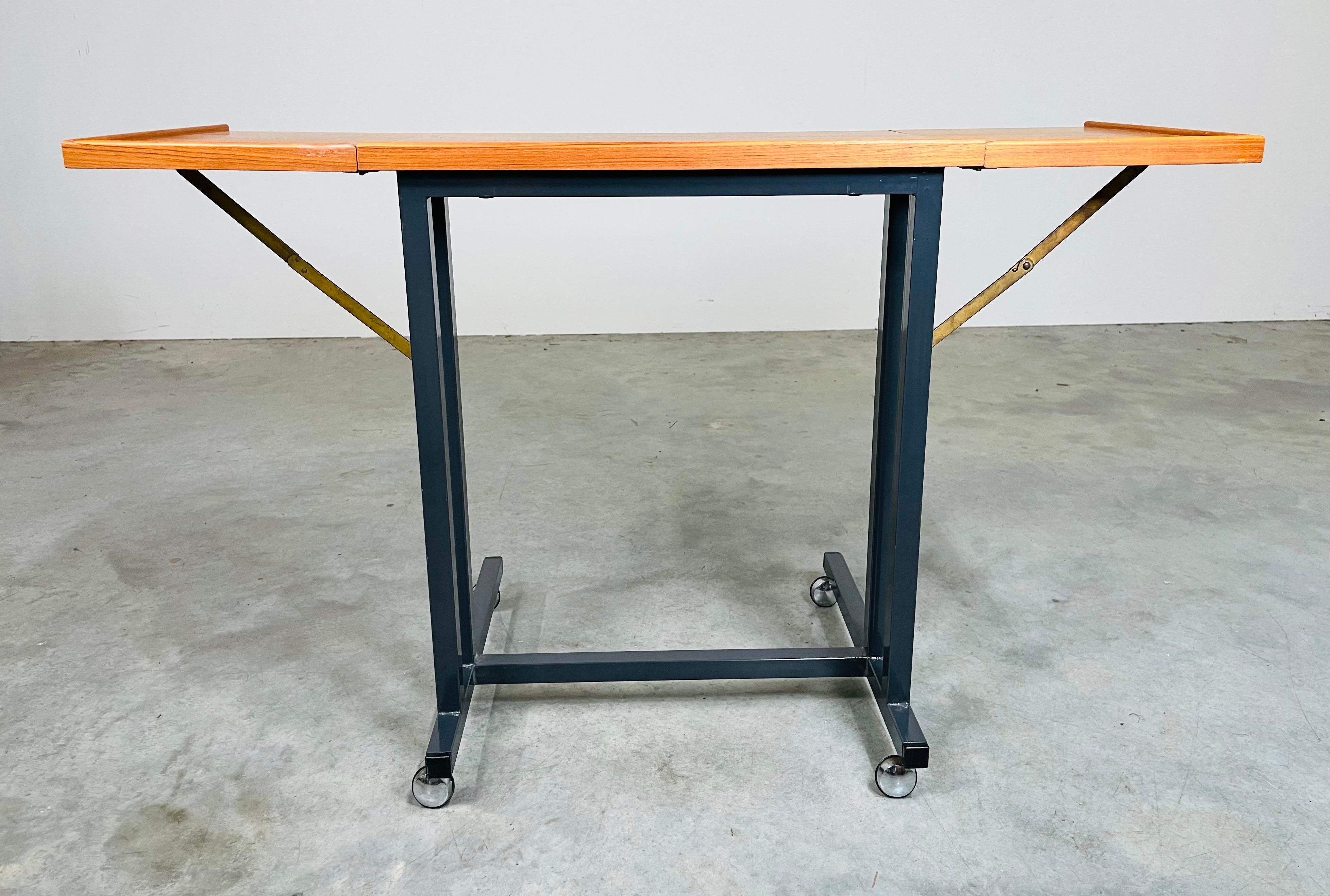 Laiton AMBLER Teck, serveur à abattant, chariot à plateaux, Danish Modern - Danemark Circa 1970 en vente