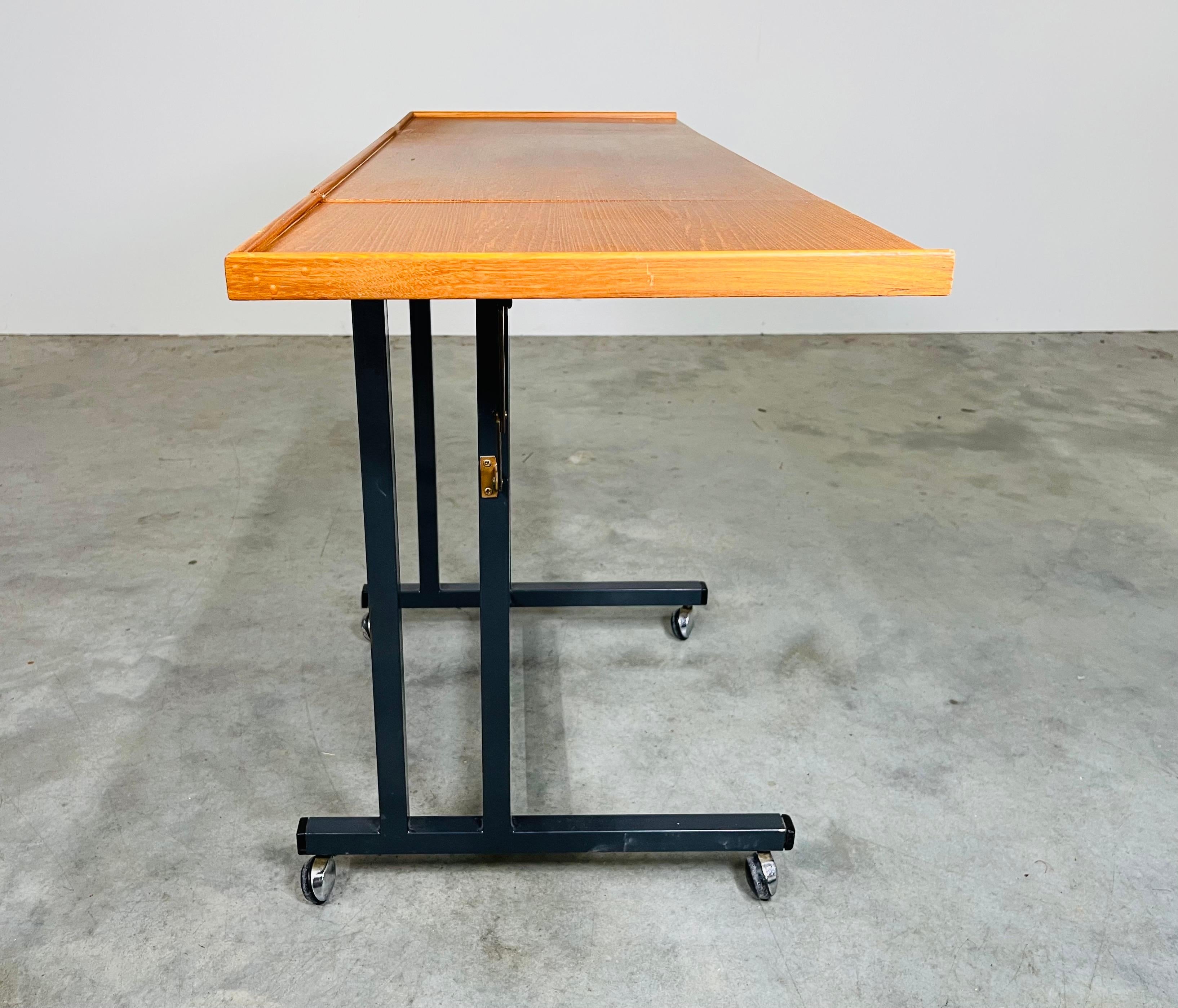 AMBLER Teck, serveur à abattant, chariot à plateaux, Danish Modern - Danemark Circa 1970 en vente 1