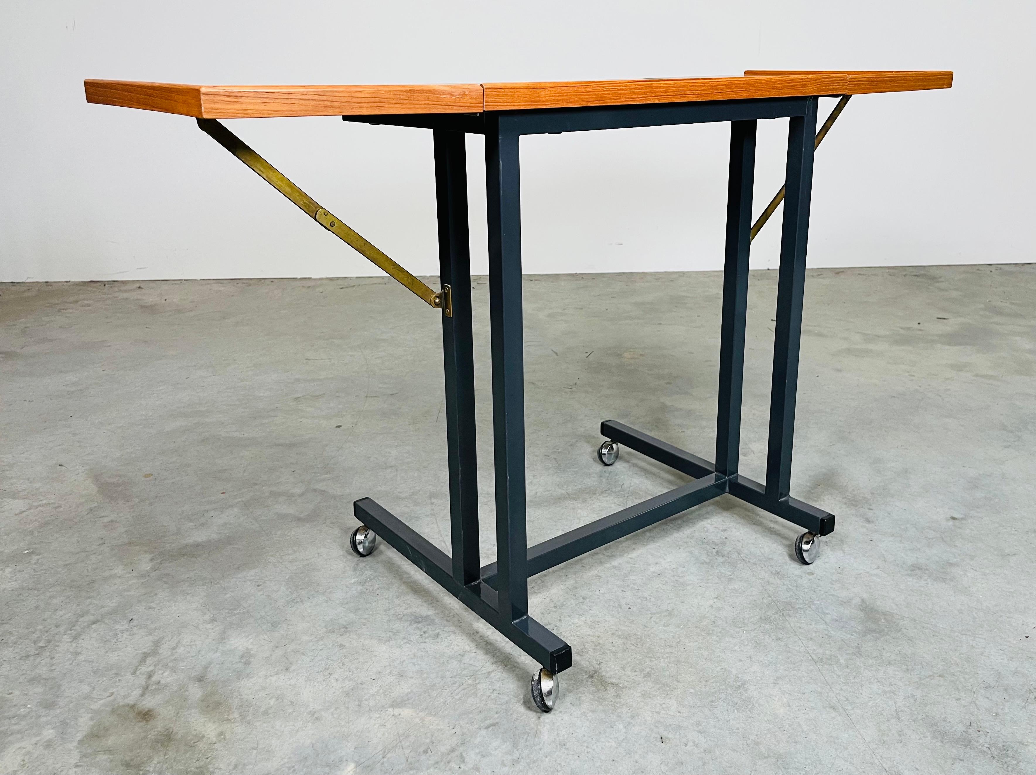 AMBLER Teck, serveur à abattant, chariot à plateaux, Danish Modern - Danemark Circa 1970 en vente 2