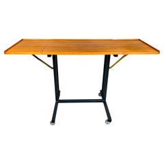 Labofa Mobler Dänischer moderner klappbarer dänischer Server-Tablettwagen aus Teakholz - Denmark, um 1970