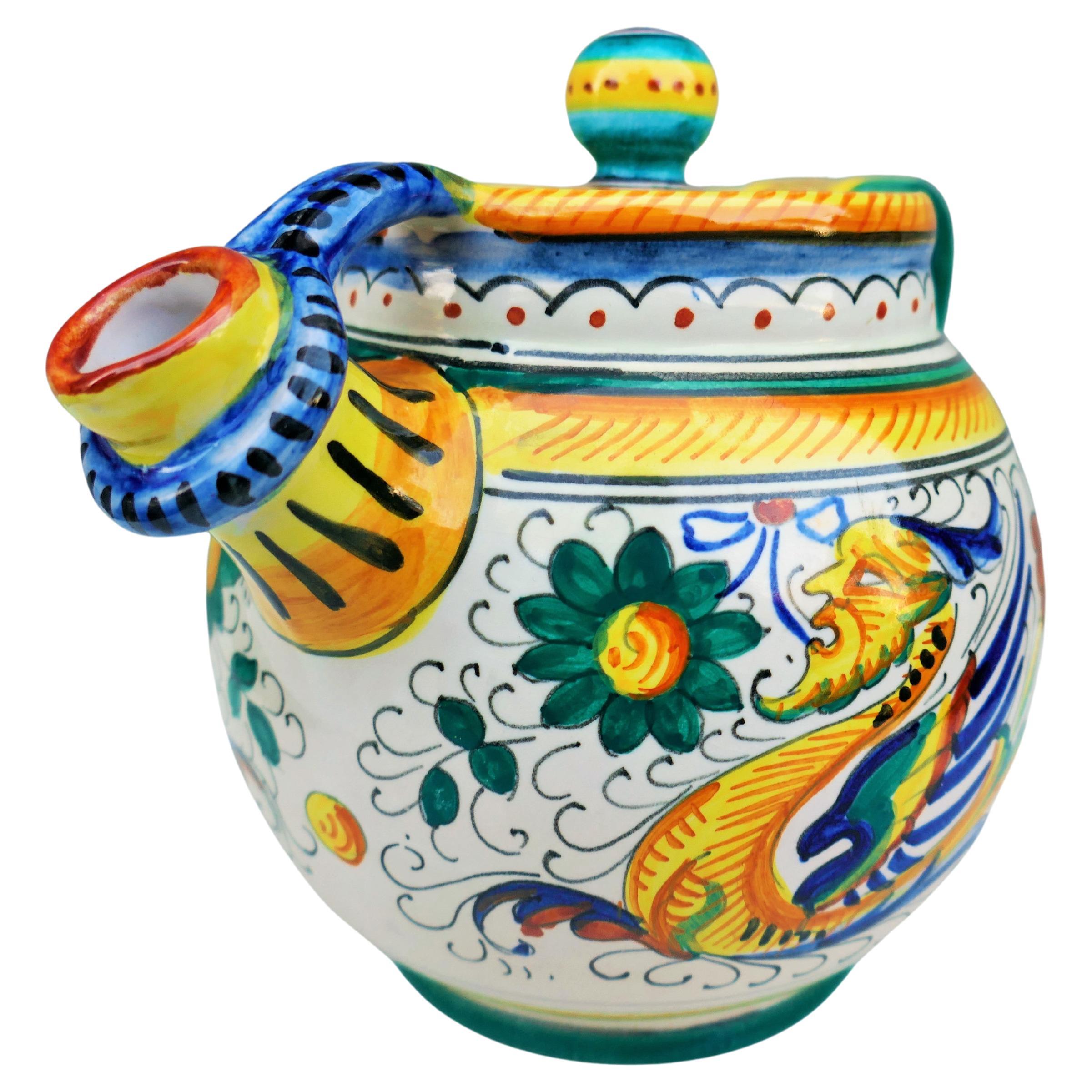 Labor Deruta teapot with Raphaelesque decoration.
Two defects in the lid.
Thanks