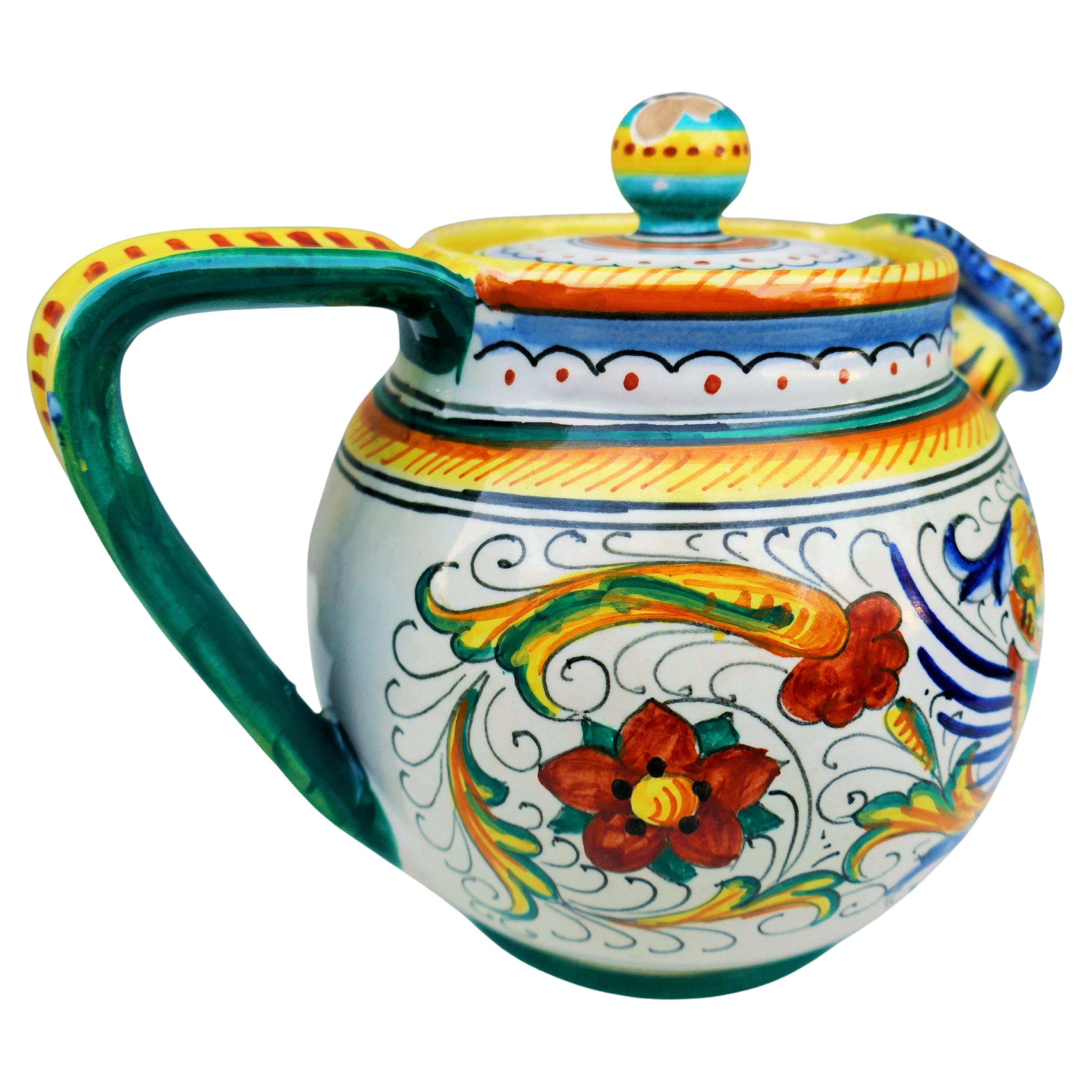 Labor Deruta teapot with Raphaelesque decoration In Distressed Condition For Sale In Lugo, IT