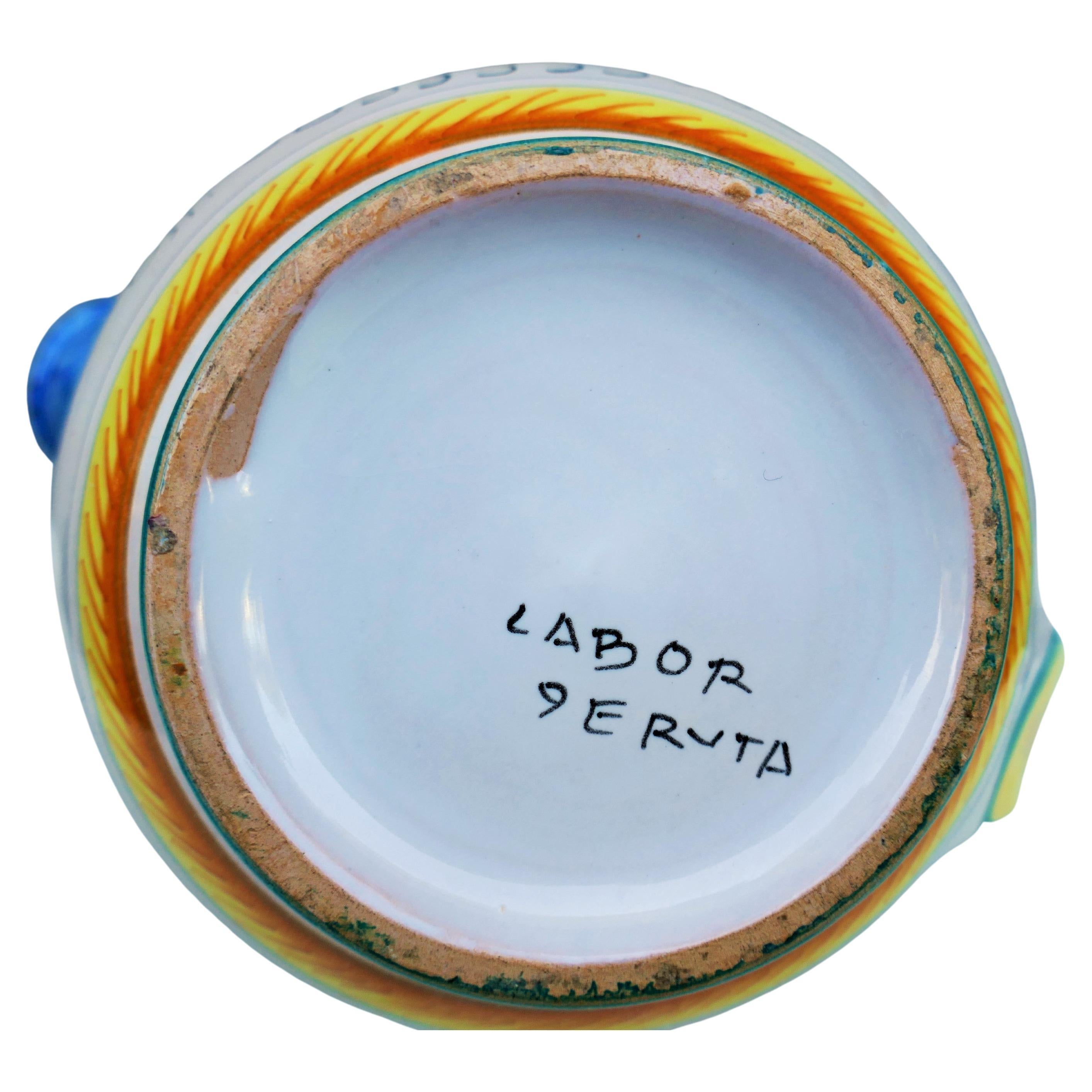 Labor Deruta teapot with Raphaelesque decoration For Sale 1