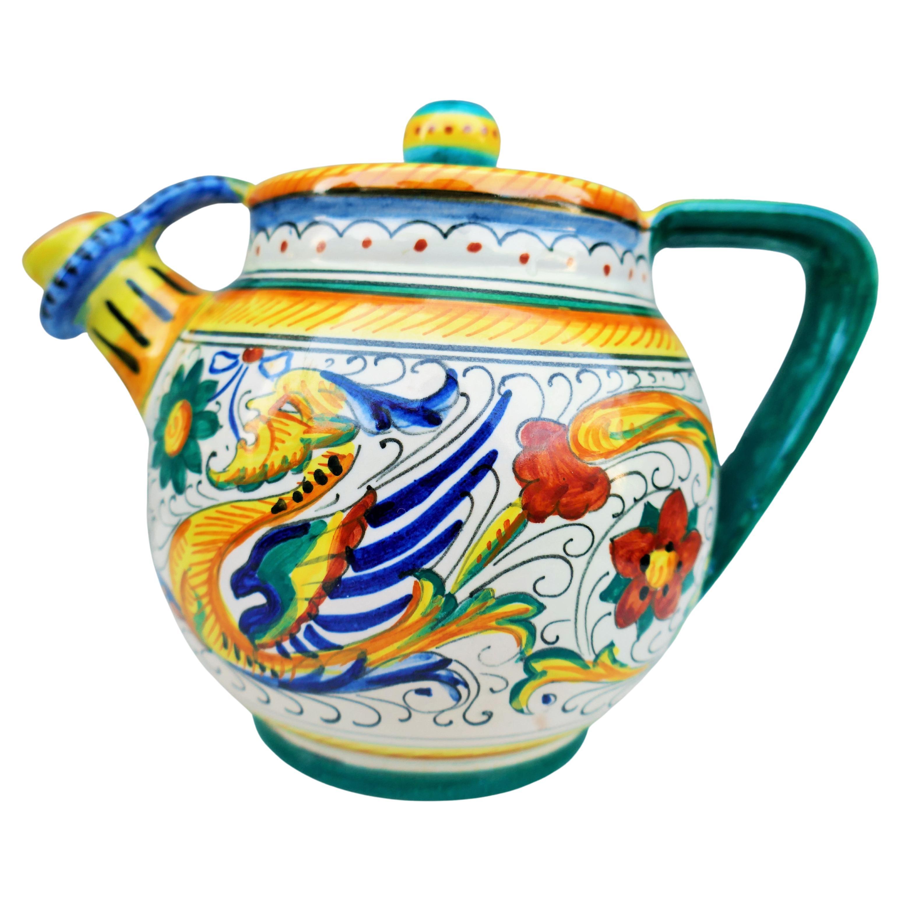 Labor Deruta teapot with Raphaelesque decoration