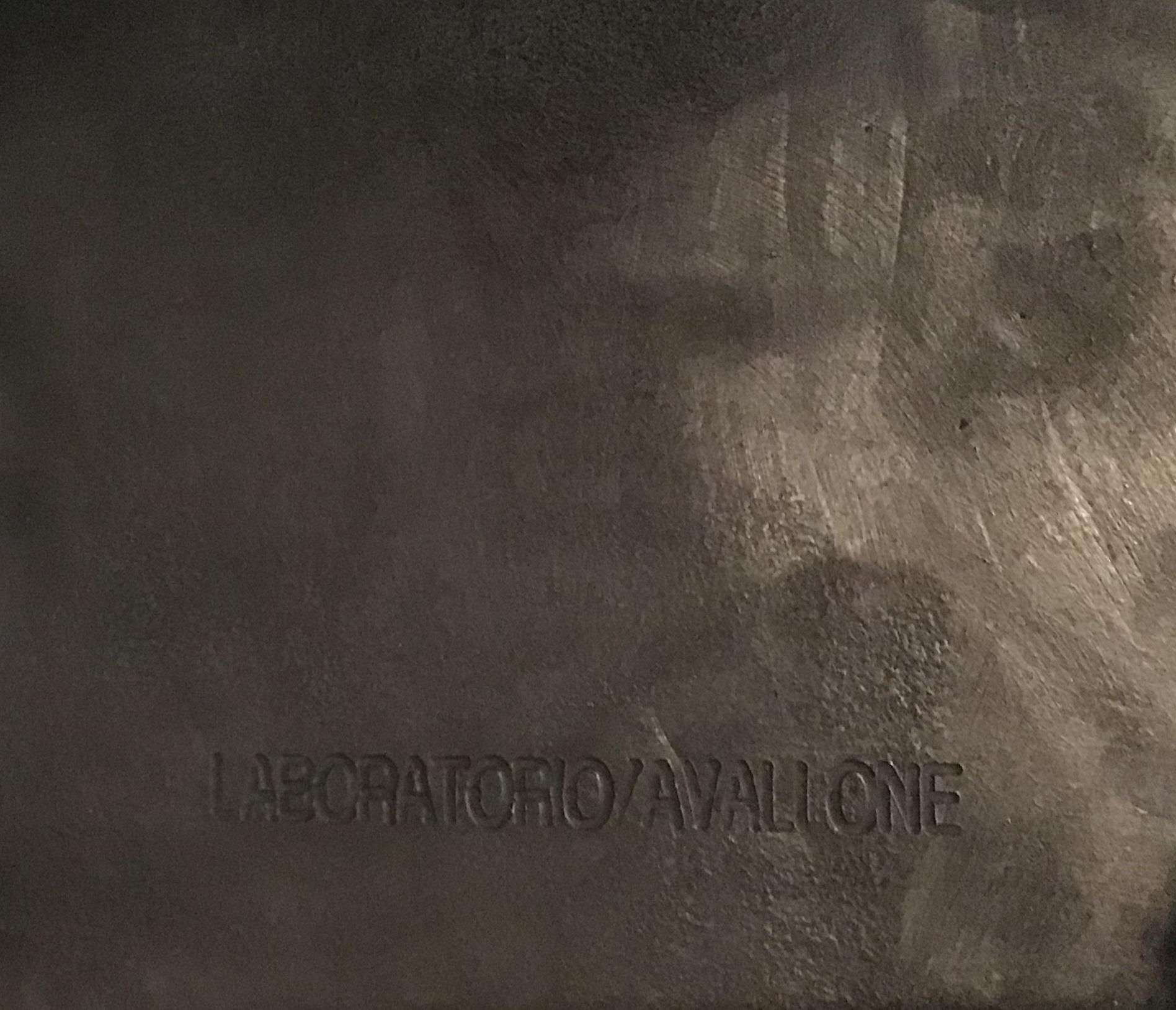LABORATORIO AVALLONE 
EKZIONALE PORTACANDELE AUS BRONZE IN PRODUKTION AB 2010
DI DUE MISURE 
HALTEZZA 42CM PER 34 CM LARGHEZZA 
OPPURE HALTEZZA 55VM PER 34 CM LARGHEZZA..
PROFONDITA 12CM

POSSIBILITÀ DI AVERE PIU ELEMENTI.
Provenienti da una villa